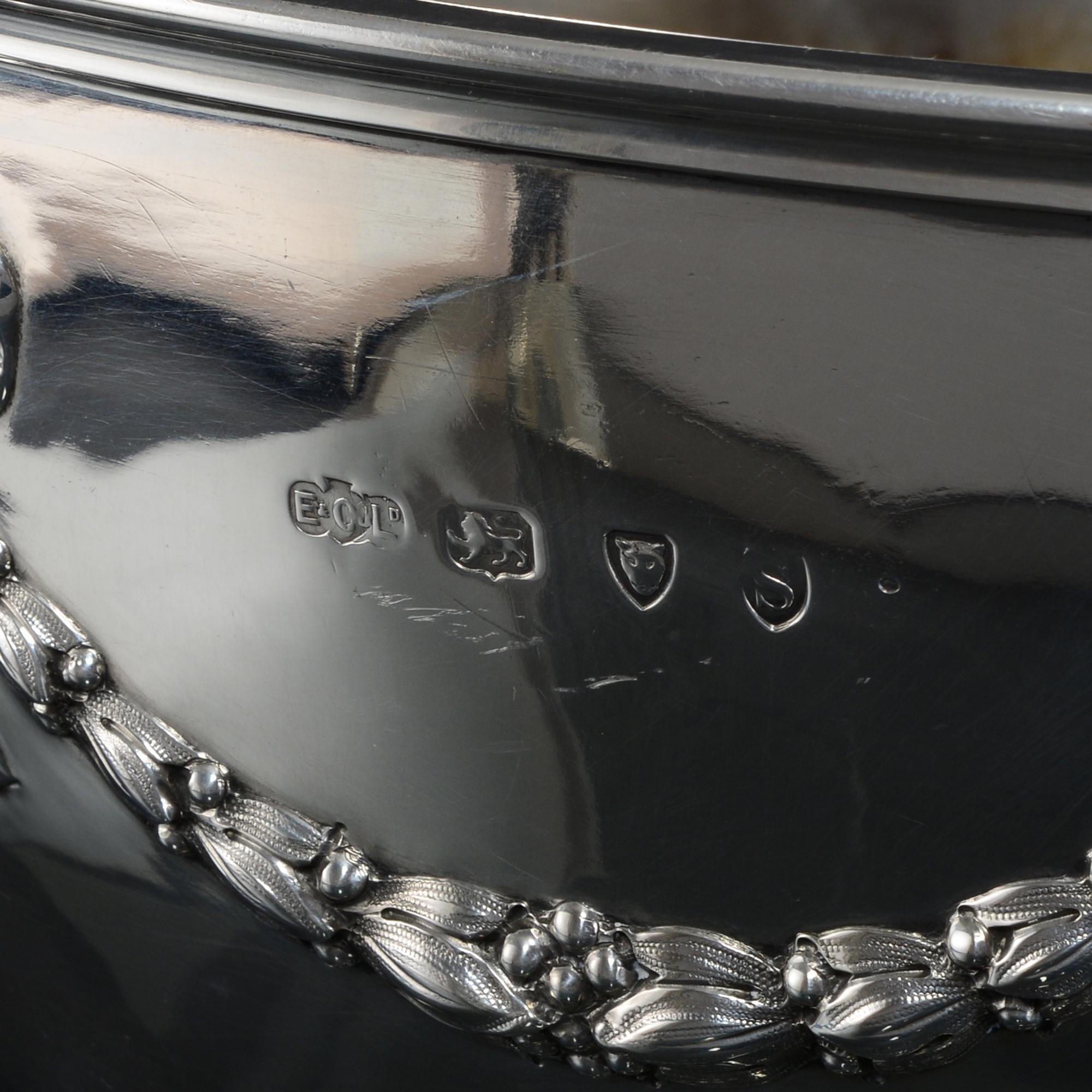 Late Victorian Large Victorian silver punch bowl