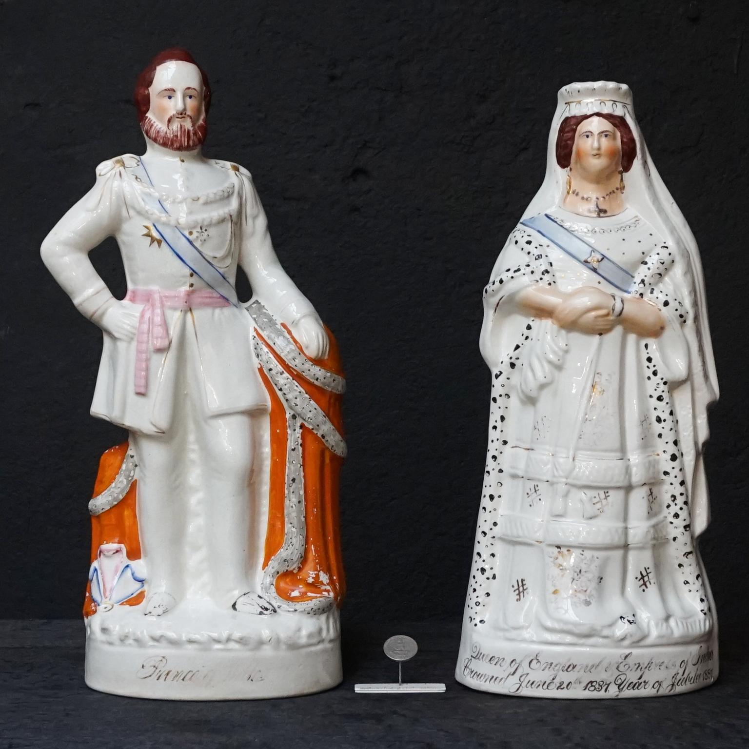 Large Victorian Staffordshire Figurines of Queen Victoria and Prince Albert In Good Condition In Haarlem, NL