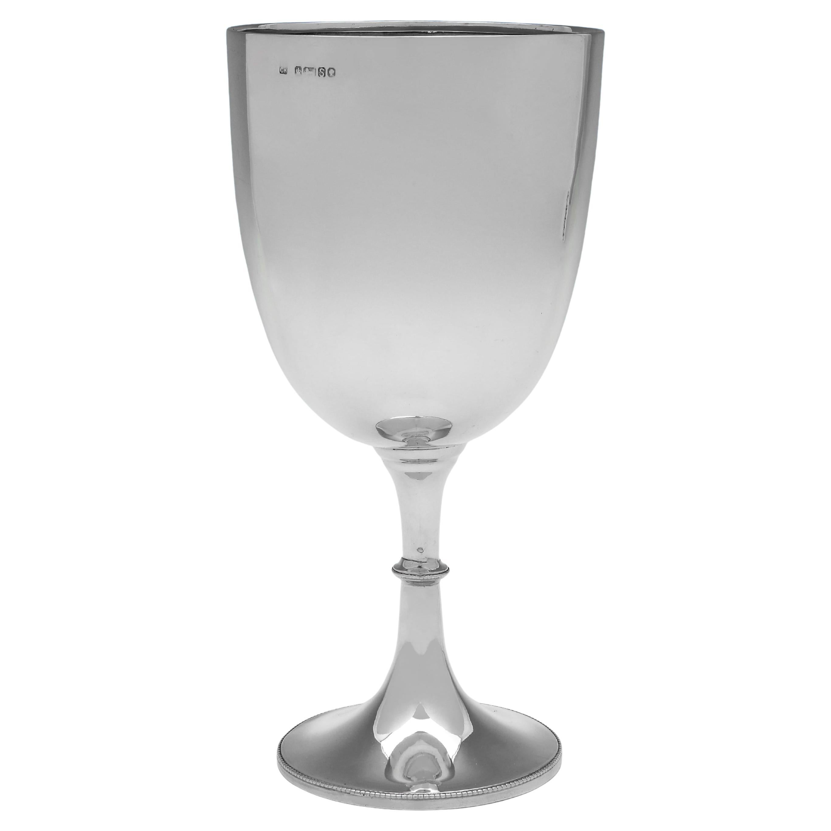 Gran copa victoriana de plata de ley fabricada en Sheffield en 1885