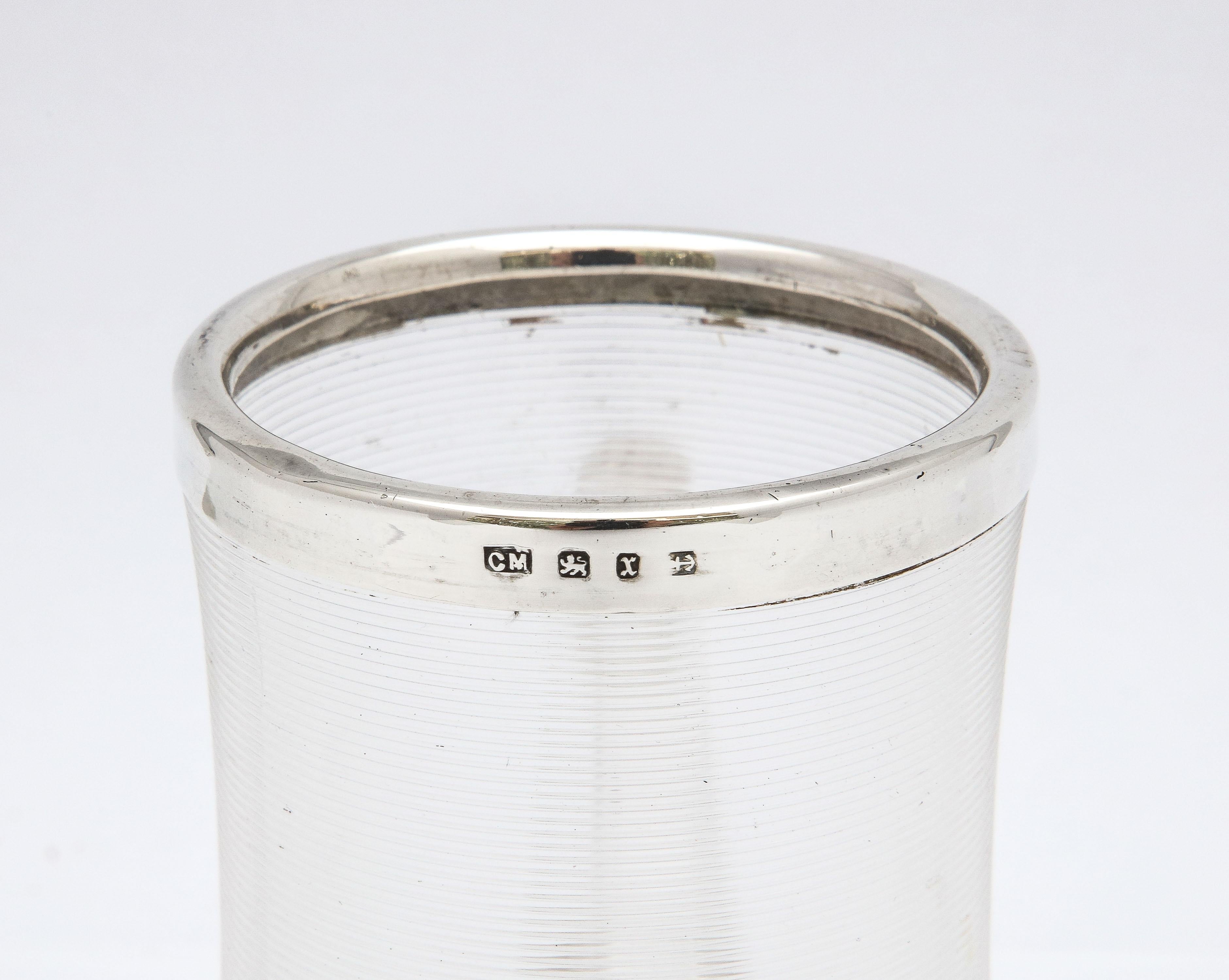 Grand pot d'allumettes assorti victorien en forme de coupe en cristal filé monté sur argent sterling en vente 5