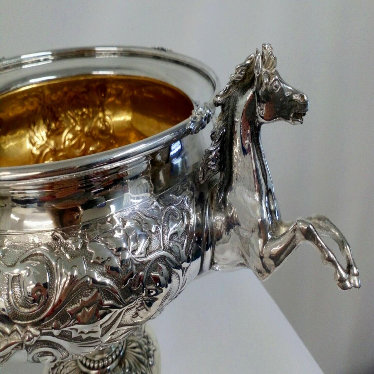 Grand trophée victorien en argent sterling de Robert Hennell III, 1867 en vente 7