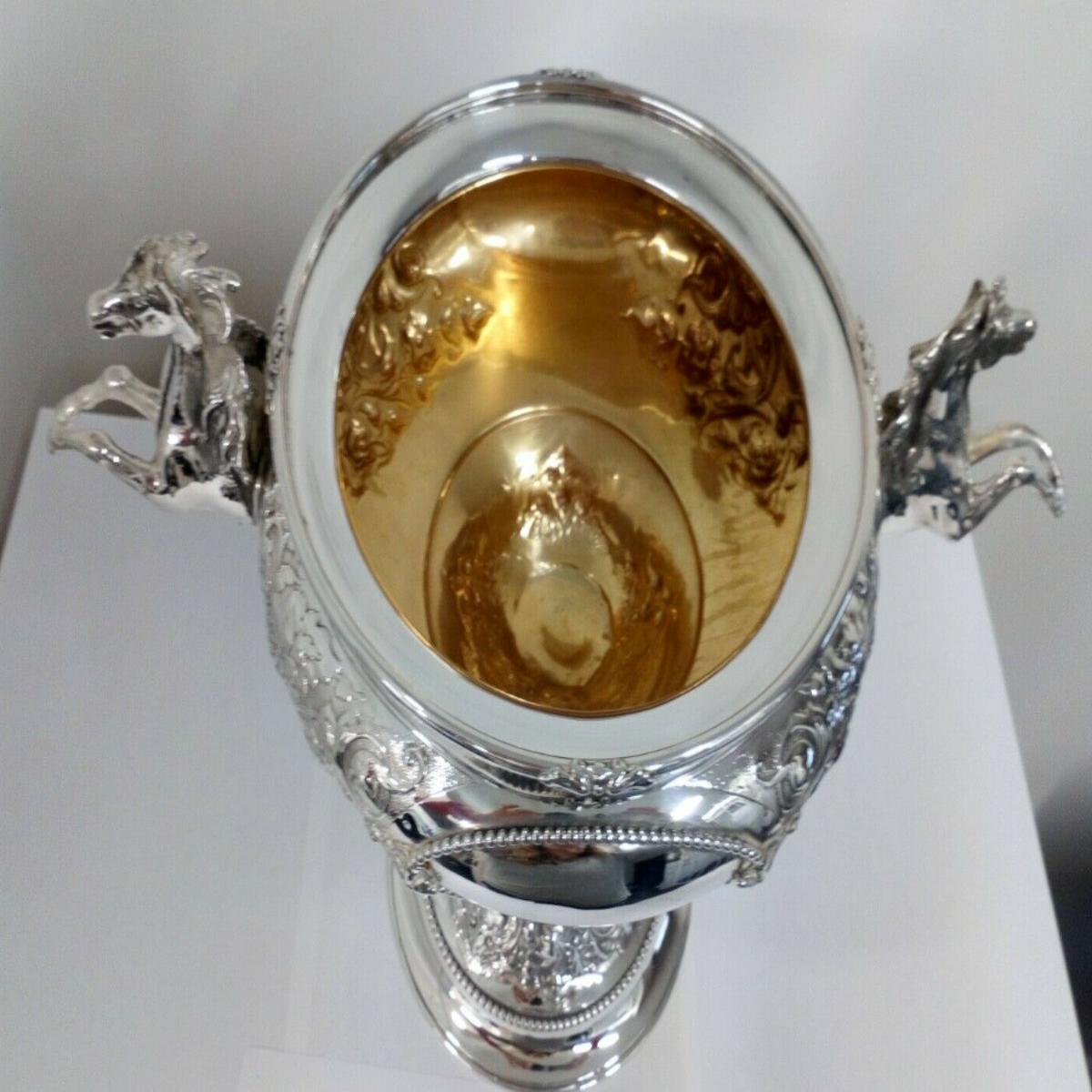 Large Victorian Sterling Silver Riding Trophy by Robert Hennell III, 1867 In Excellent Condition For Sale In London, GB
