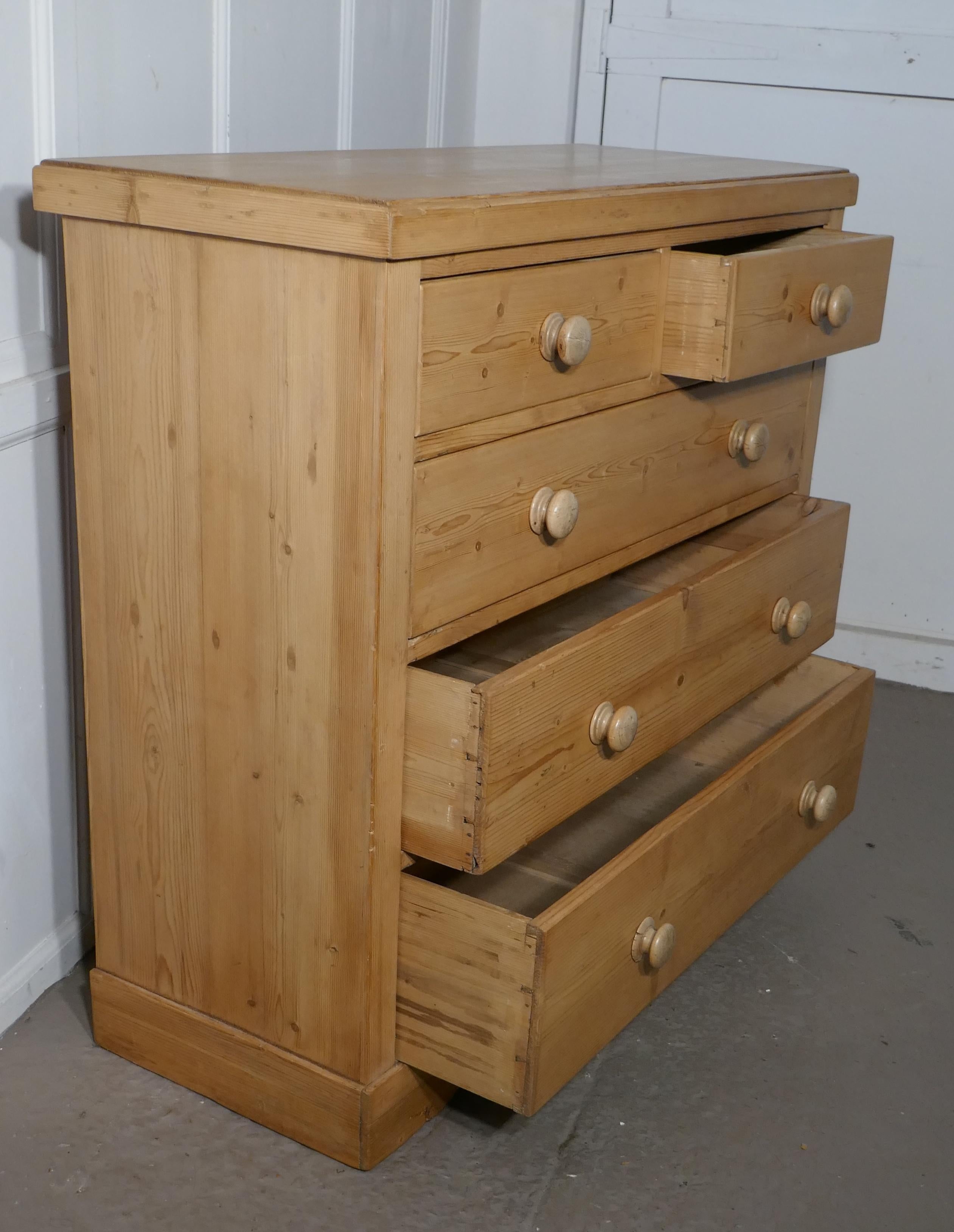 Large Victorian Stripped Pine Chest of Drawers In Good Condition In Chillerton, Isle of Wight