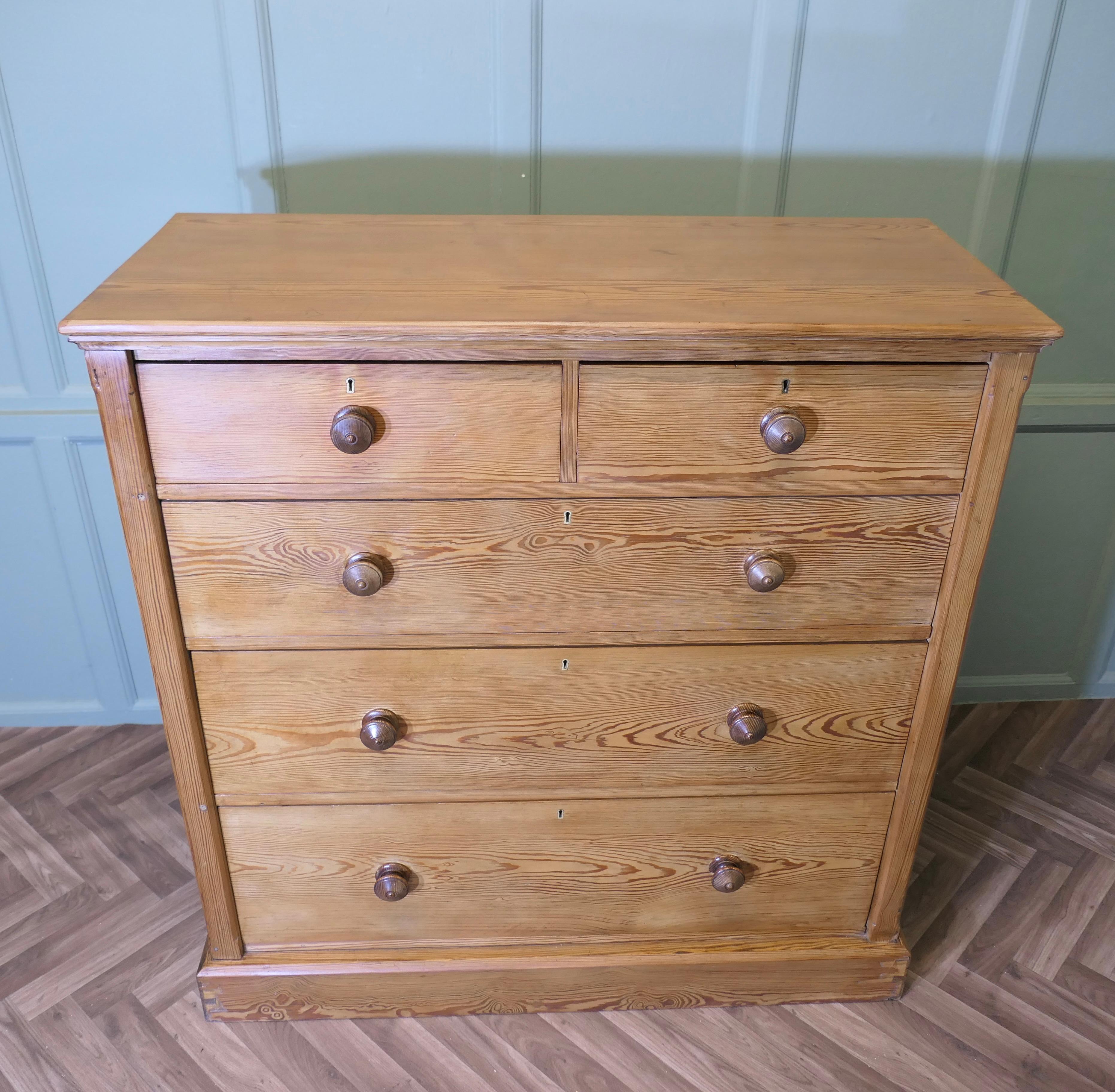 Victorien tardif Large Victorian Stripped Pine Chest of Drawers en vente