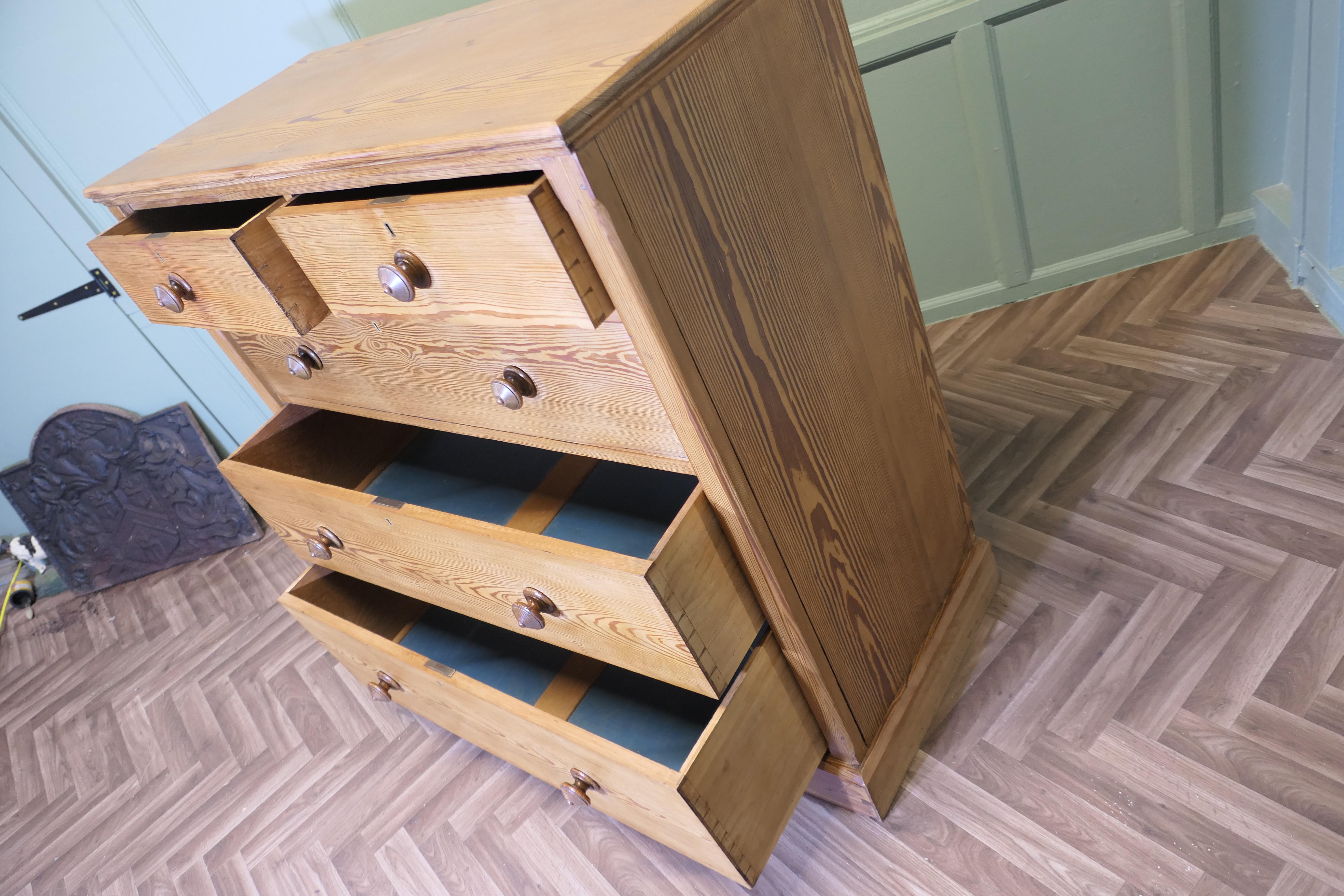 Large Victorian Stripped Pine Chest of Drawers en vente 2