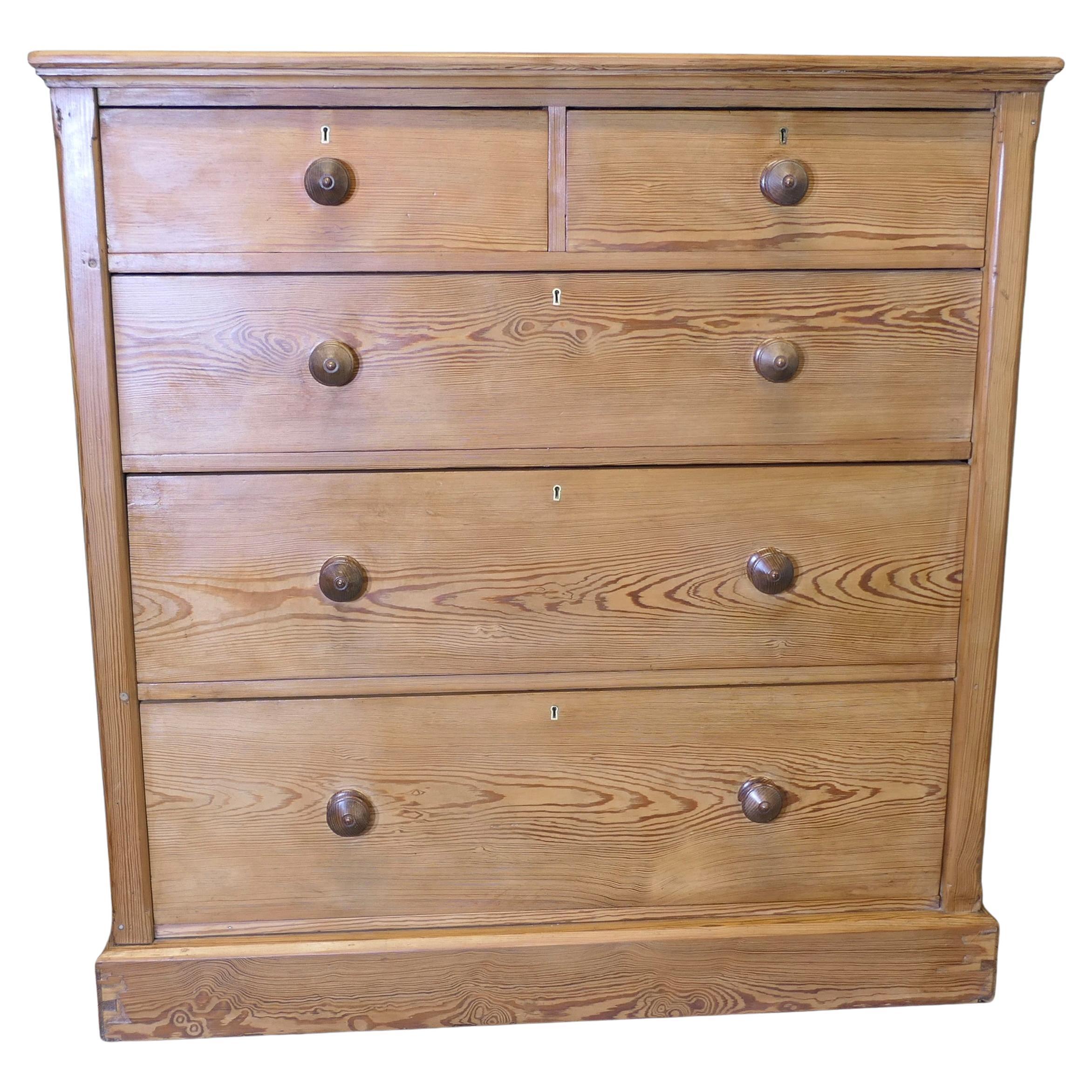 Large Victorian Stripped Pine Chest of Drawers en vente