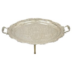 Grande piatto da portata ovale in stile vittoriano placcato in argento con piedini rialzati