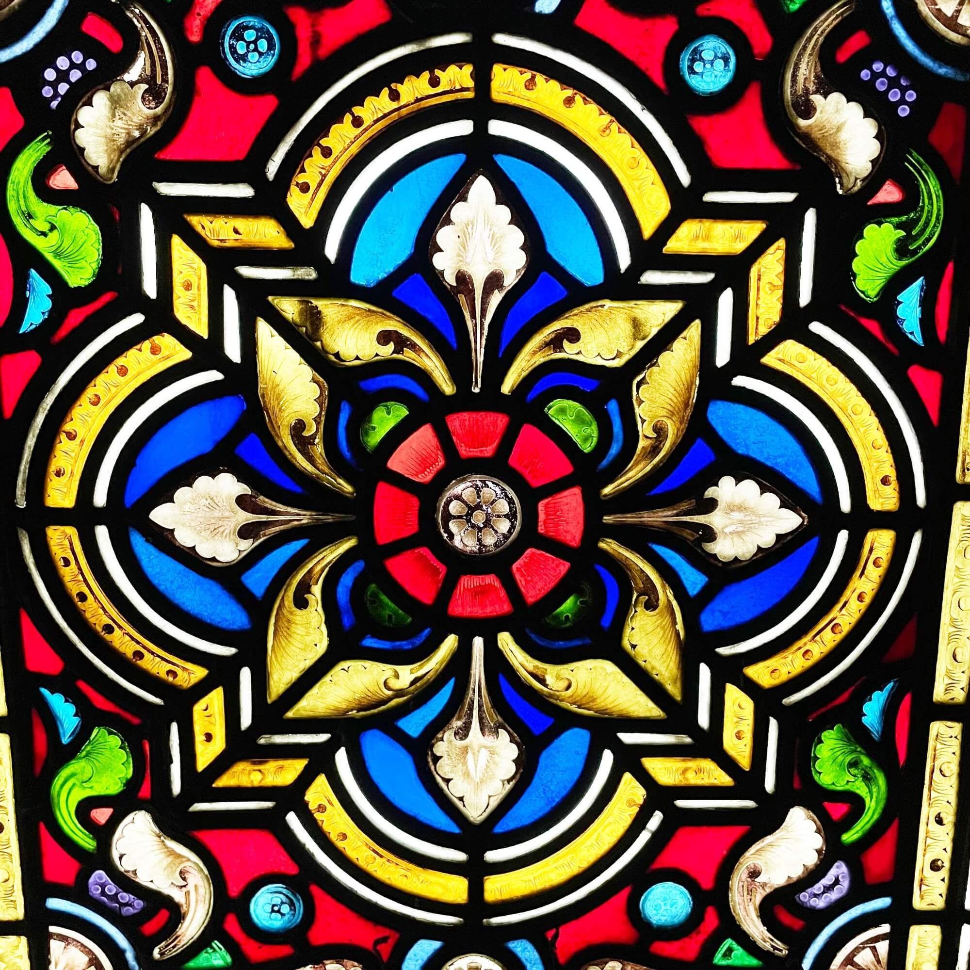 Großes viktorianisches Tudor-Rosen-Glasfenster (Viktorianisch) im Angebot