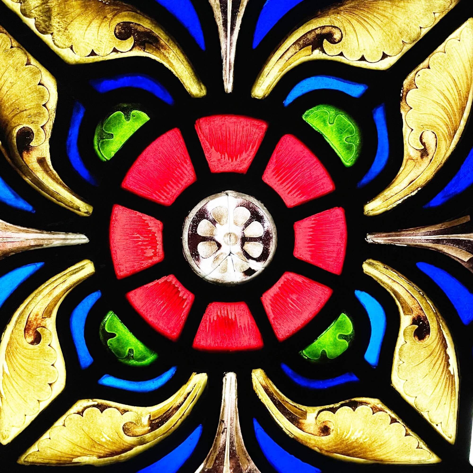 Großes viktorianisches Tudor-Rosen-Glasfenster (Englisch) im Angebot