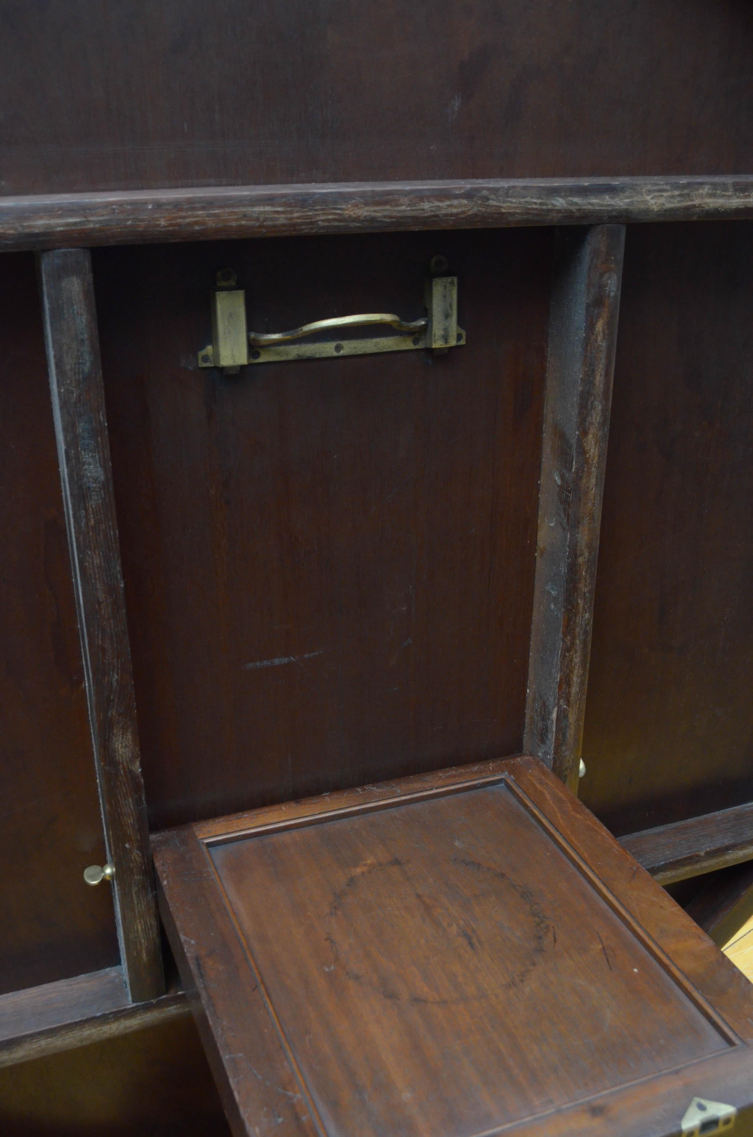 Large Victorian Walnut Dining or Centre Table 2