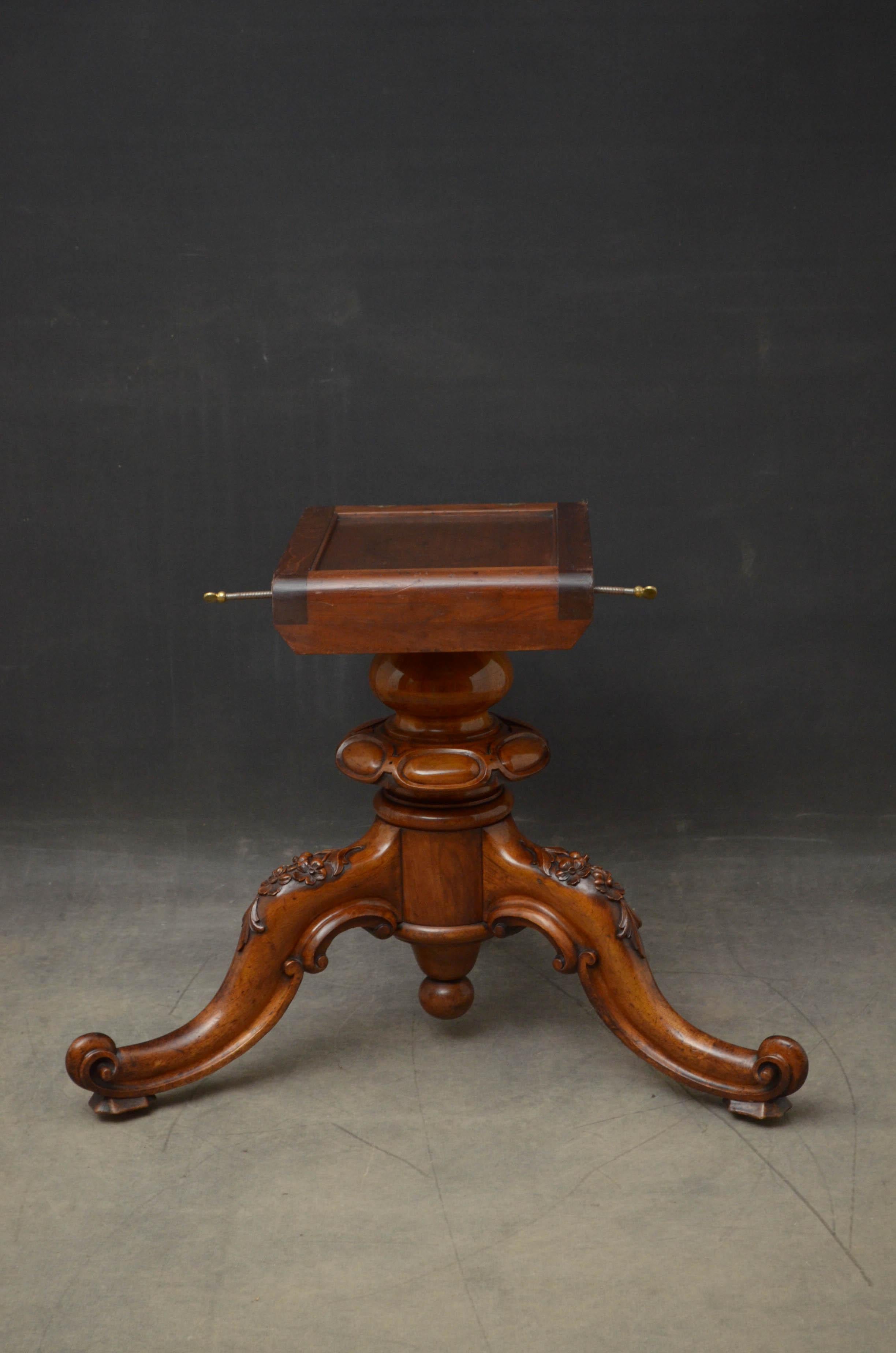 Large Victorian Walnut Dining or Centre Table 3