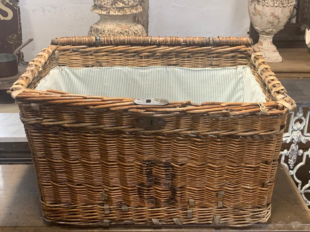 A lovely Victorian wicker basket by T Craven & Sons. With brass makers plate on the front. It has 4 wheels on the base and hinged top. This would make a nice log basket by the fire.