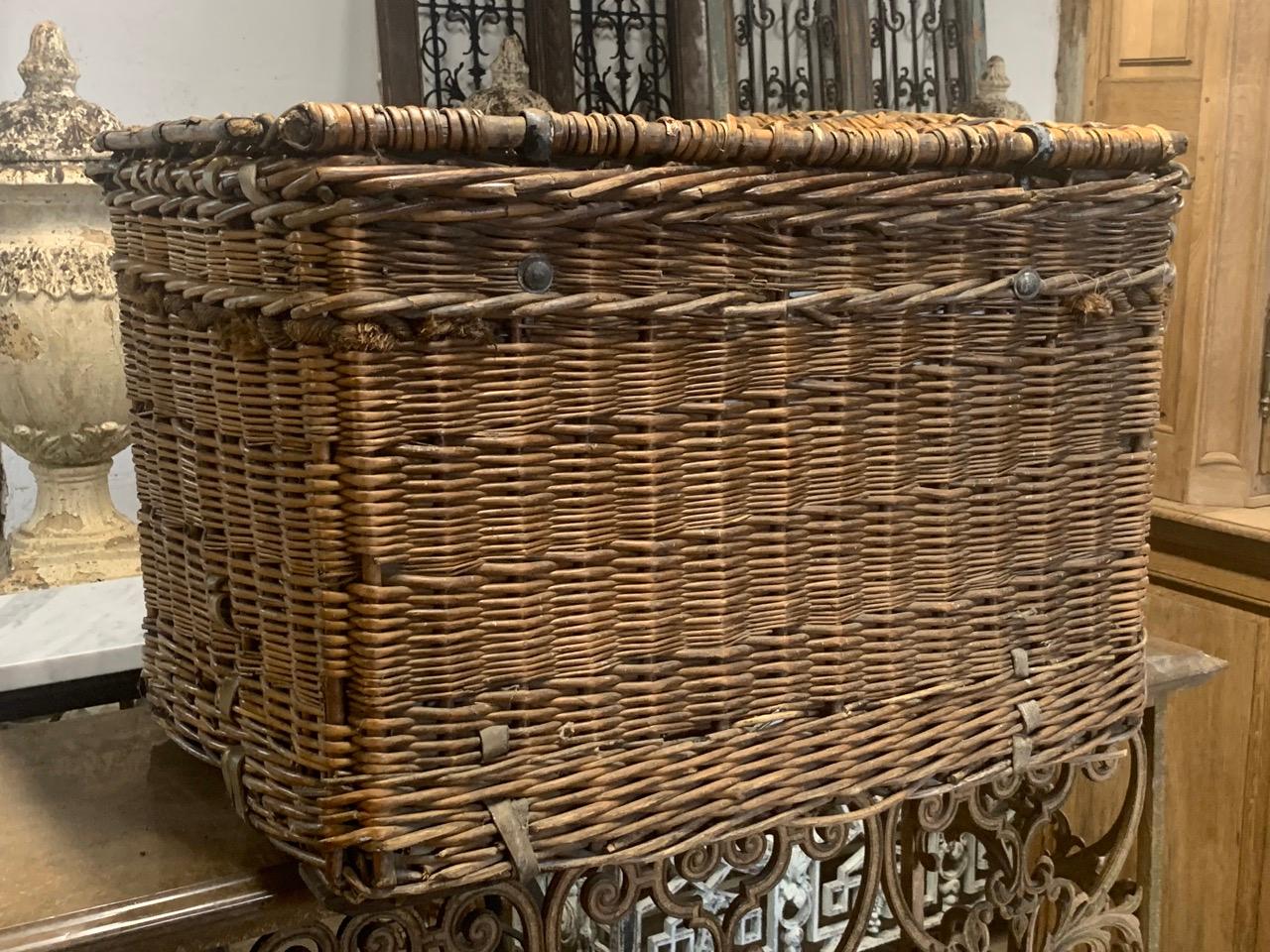 Large Victorian Wicker Basket In Good Condition In Ongar, GB