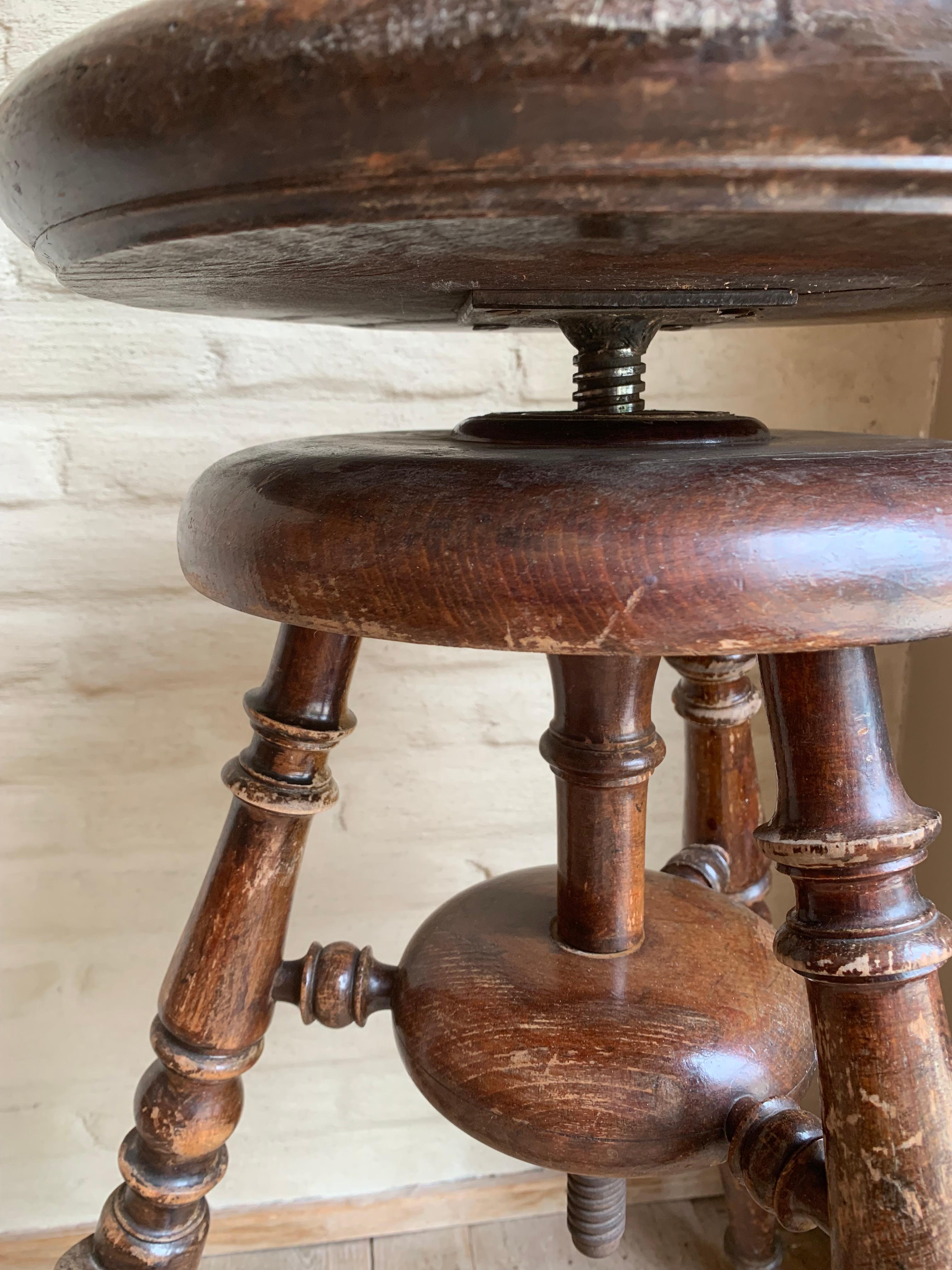 A large Victorian wooden swivel bar stool. Made in 19th century Englandwith nice turning and working swivel. Good patina, strong stretcher. Practical for a kitchencounter and or as a console.