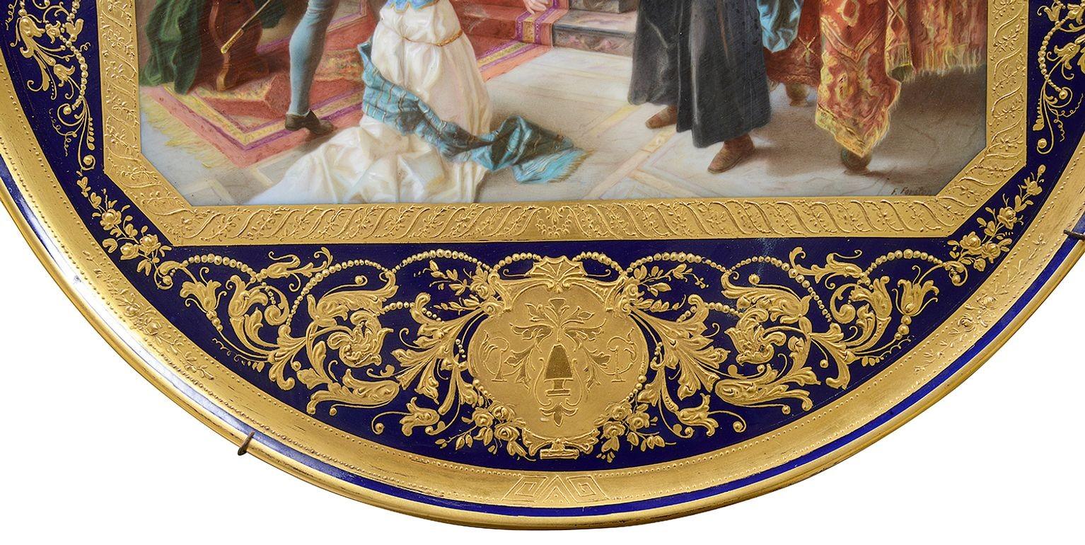 Large Vienna porcelain charger, depicting Orthello. 50cm Dia. In condizioni buone in vendita a Brighton, Sussex
