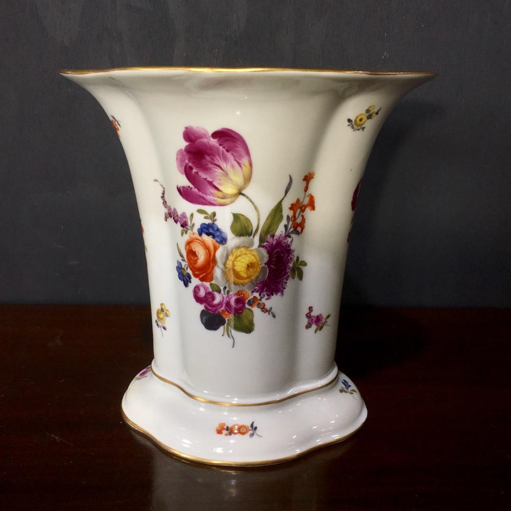 Large Vienna vase, flower groups, c.1780 For Sale 5