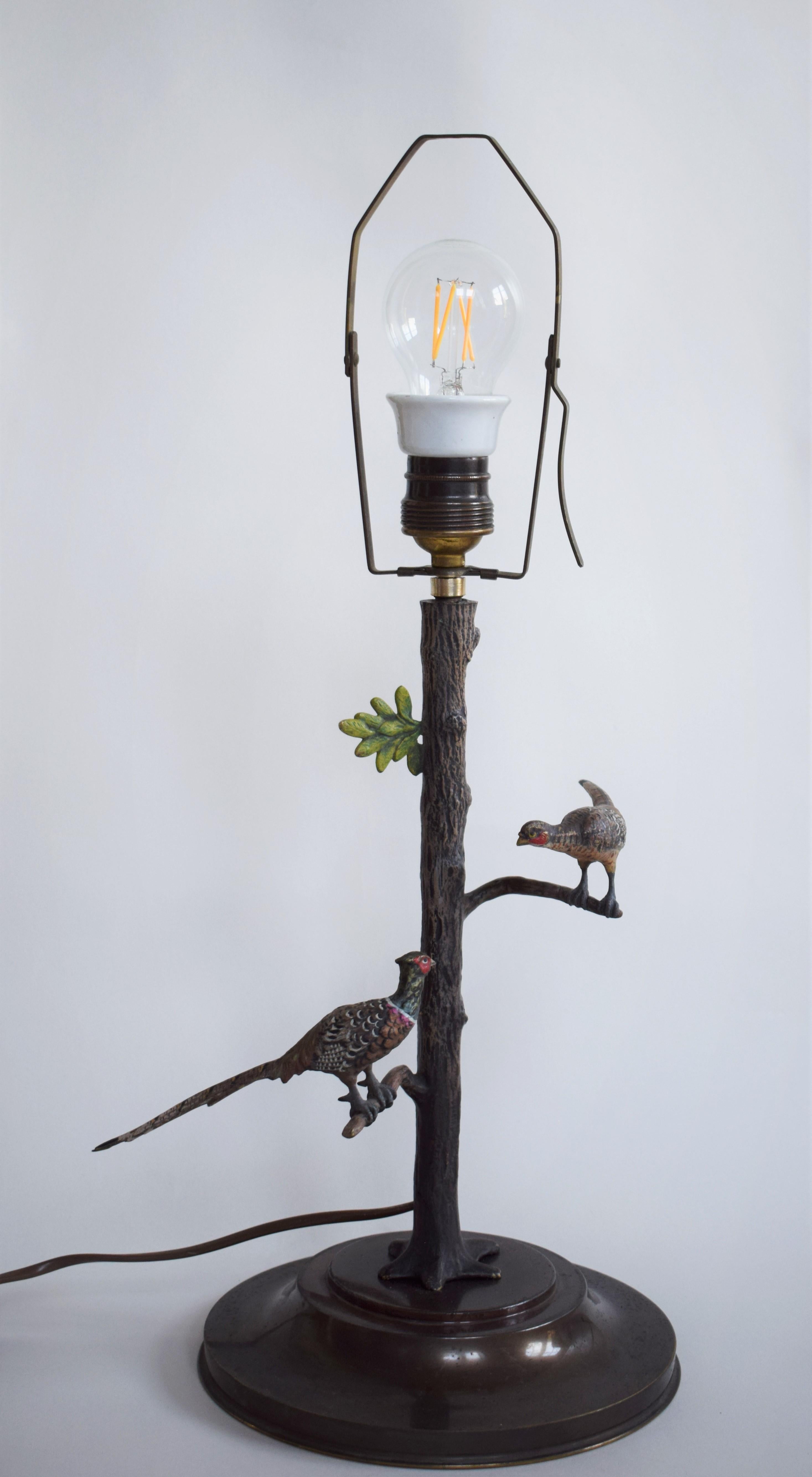 Large Viennese Bronze Table Lamp; 2 pheasants In Good Condition For Sale In Purkersdorf, AT