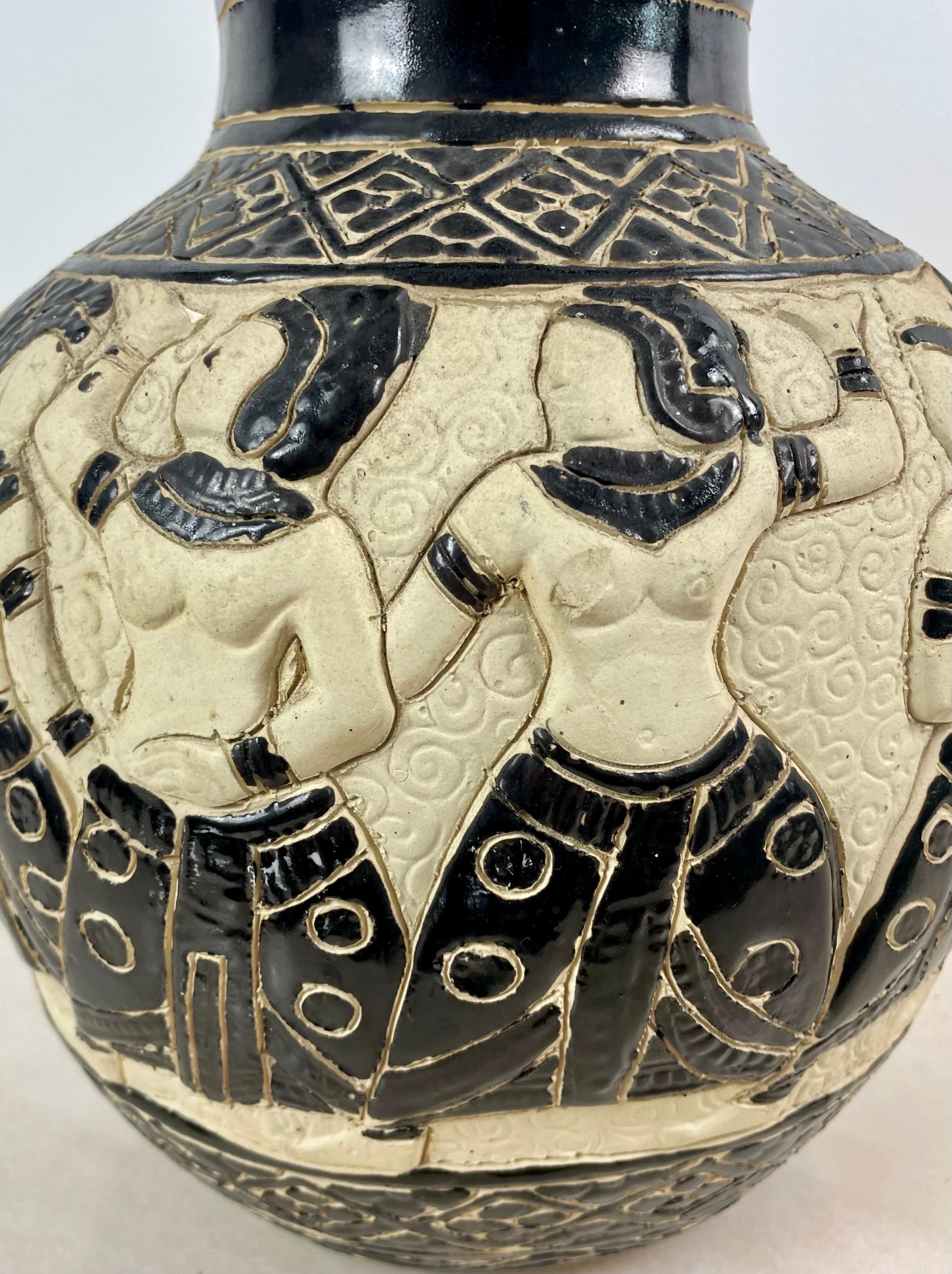 Large Vietnamese Bien-Hoa black ceramic vase decorated with dancers - circa 1930 For Sale 1