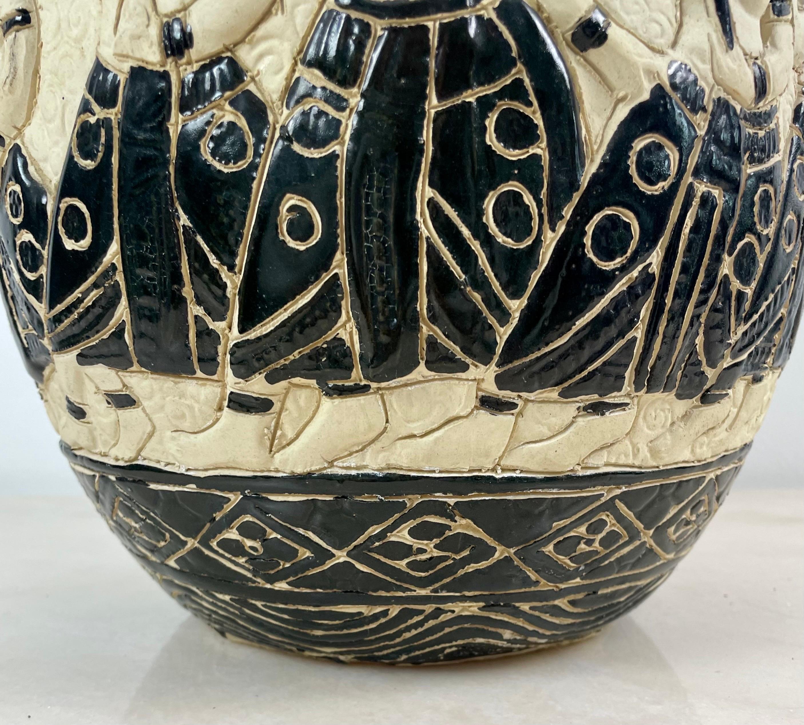 Large Vietnamese Bien-Hoa black ceramic vase decorated with dancers - circa 1930 For Sale 4