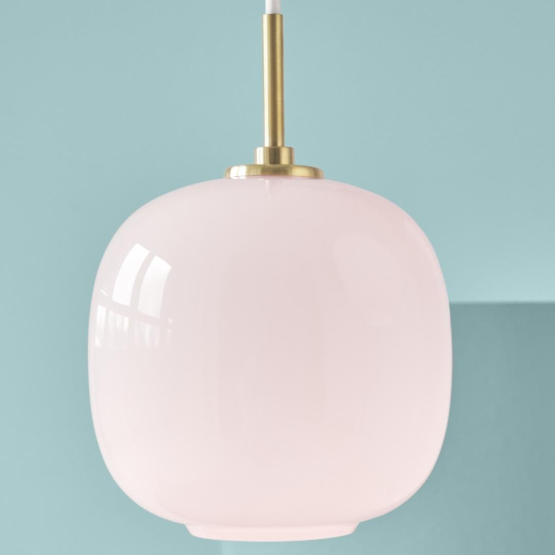 Metallo Ciondolo grande Vilhelm Lauritzen VL45 'Radiohus' in rosa pallido per Louis Poulsen in vendita