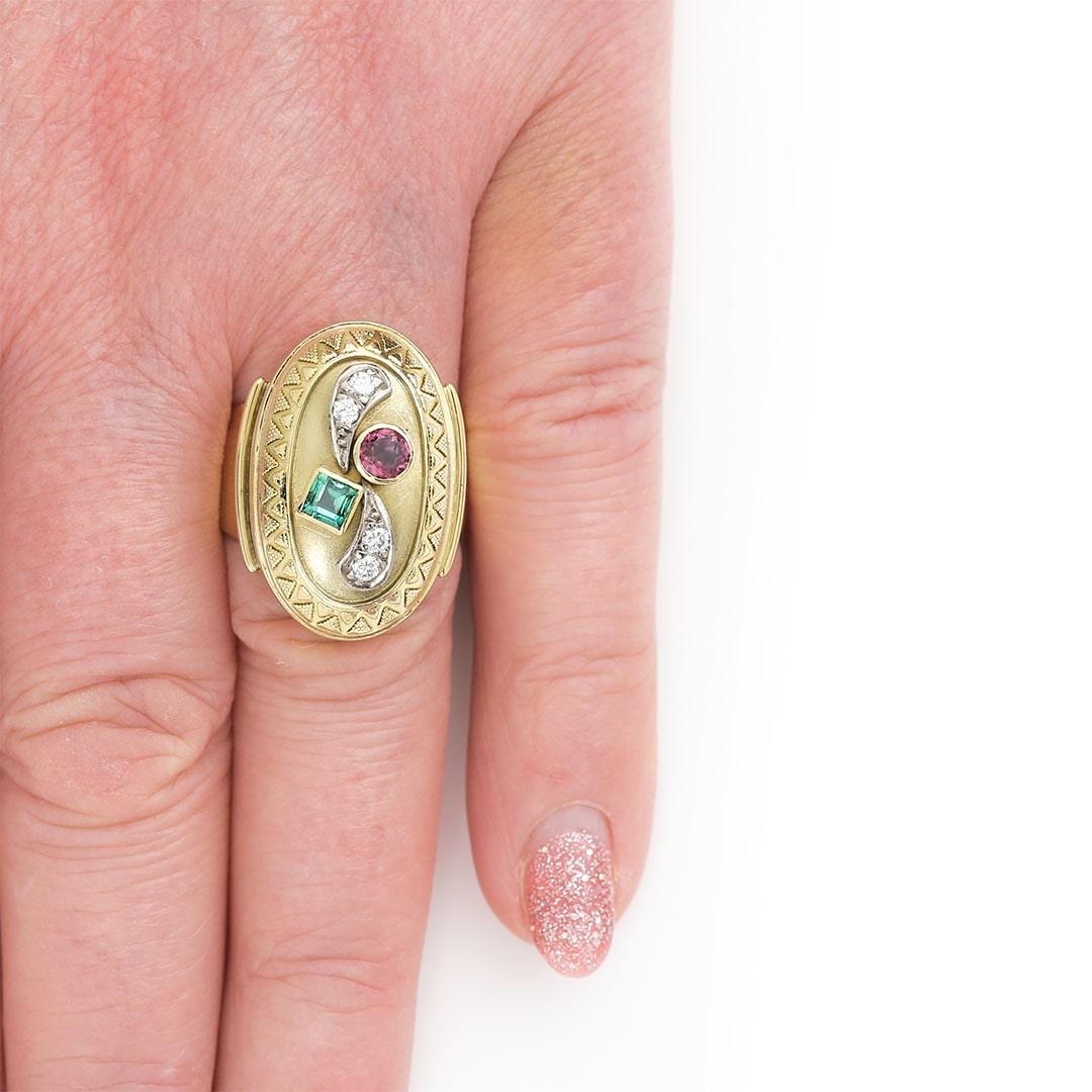 Großer Kuppelring aus 14 Karat Gelbgold mit grünem und rosa Turmalin und Diamant 7