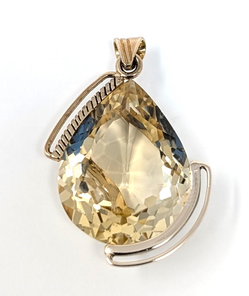 Grand pendentif pour collier en or jaune massif 14 carats avec citrine en forme de poire en vente 1