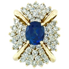Gran Anillo de Cóctel Vintage de Oro de 14k con Zafiro de Ceilán Ovalado y Diamantes de 6,24 ctw GIA