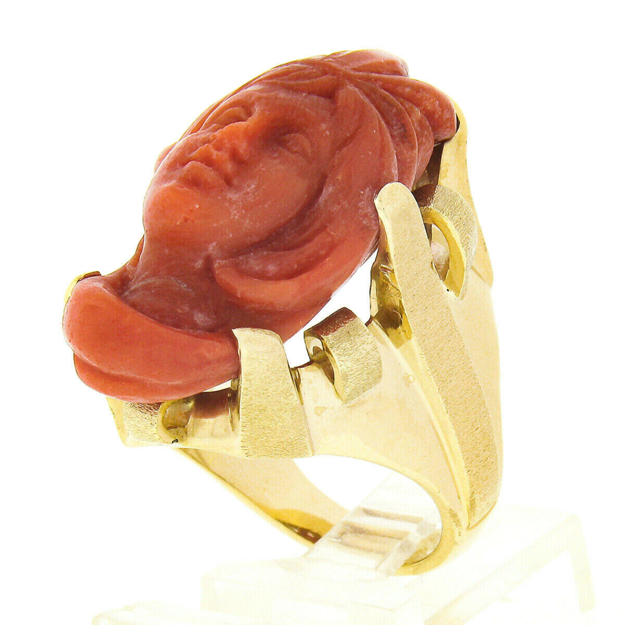 Großer großer Vintage 14k Gold GIA nicht gefärbt Koralle geschnitzt Damen Gesicht Kamee Statement-Ring im Angebot 1