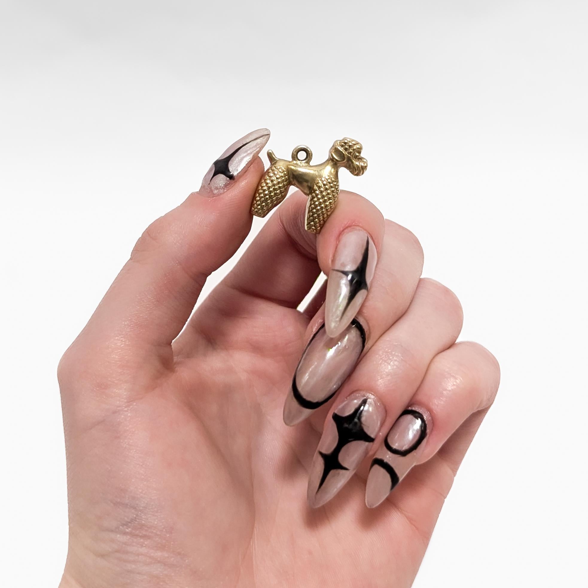 Große Vintage 14K Gelbgold Figural Pudel Hund Charme für ein Armband (Retro) im Angebot