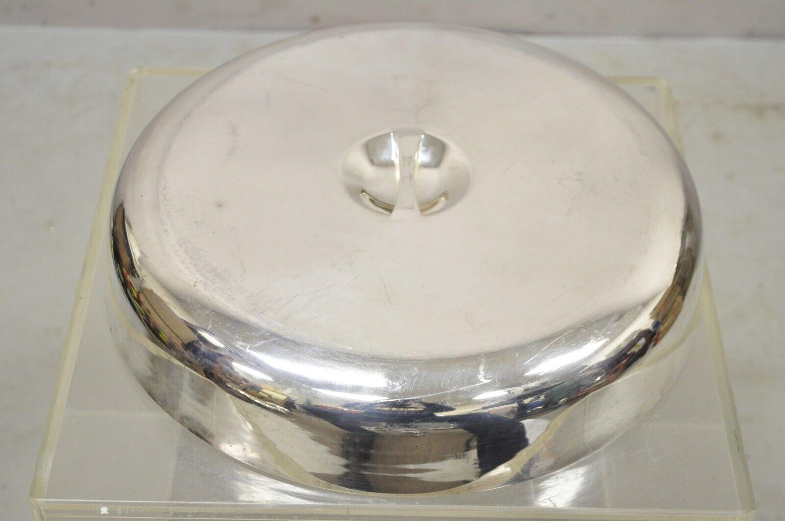Large Vintage Modern Stainless Steel Food Dish Serving Dome Cover In Good Condition For Sale In Philadelphia, PA