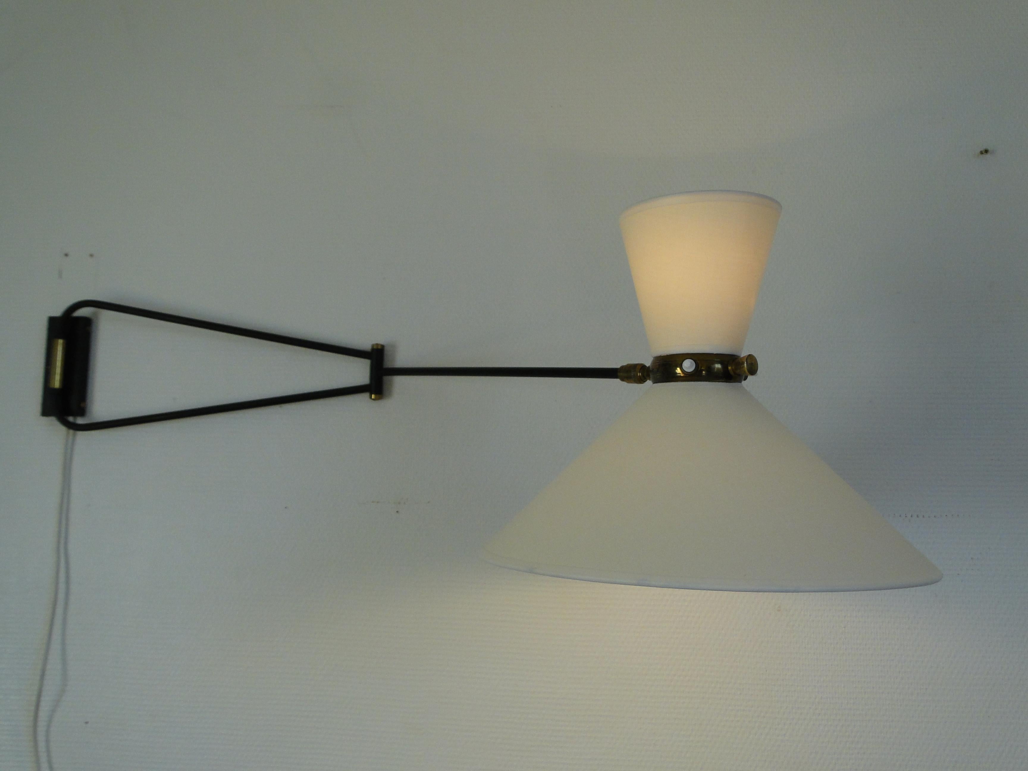 Vintage large wall lamp by René Mathieu 1950 France.

Wall light by René Mathieu from the 1950s.

2-Arm articulated metal and brass stem.

The double bulb sconce has independent switches for the up and down lights. 

New diabolo