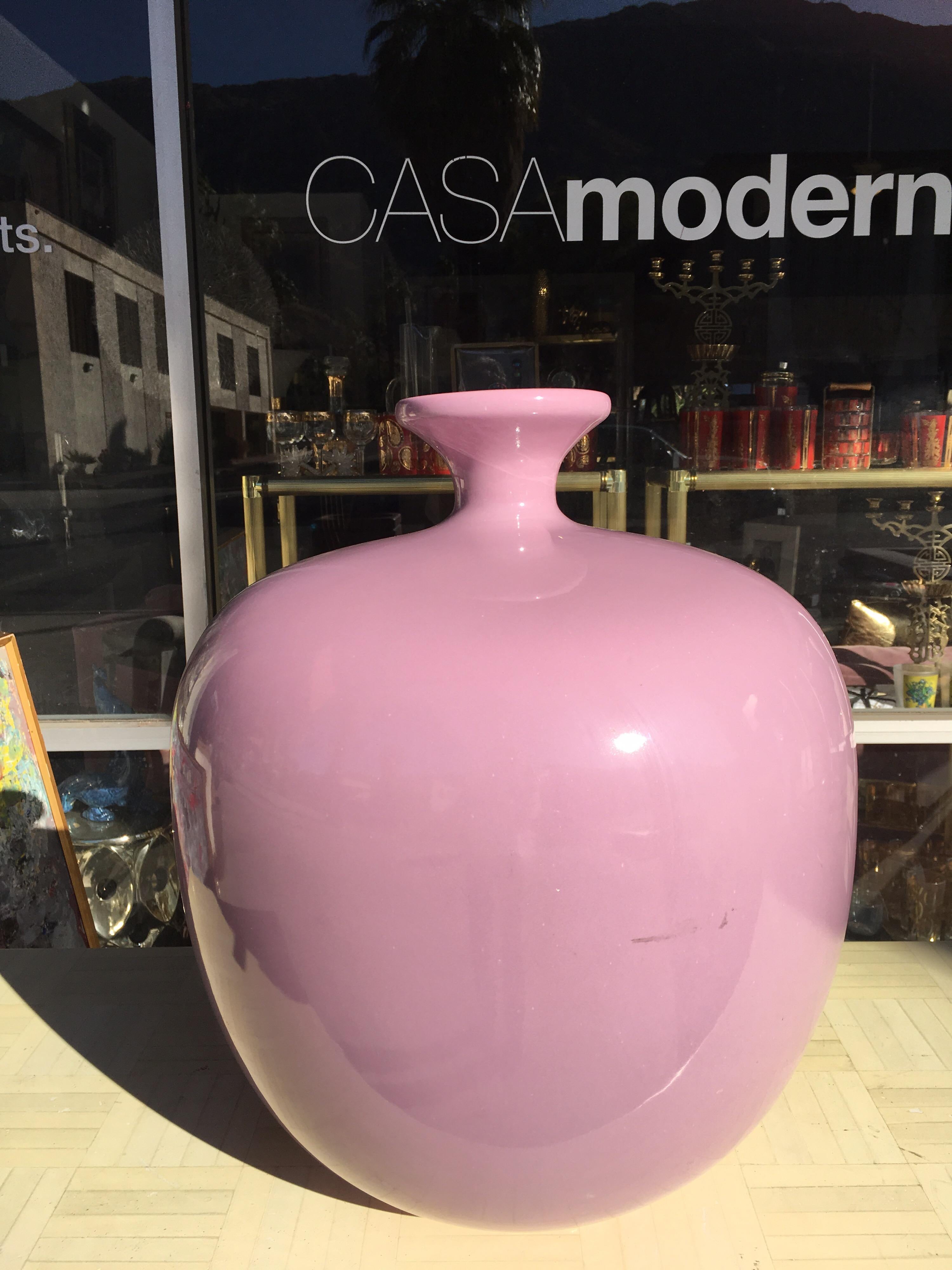 Moderne Grand vase en céramique Jaru sculpté des années 1980 en vente