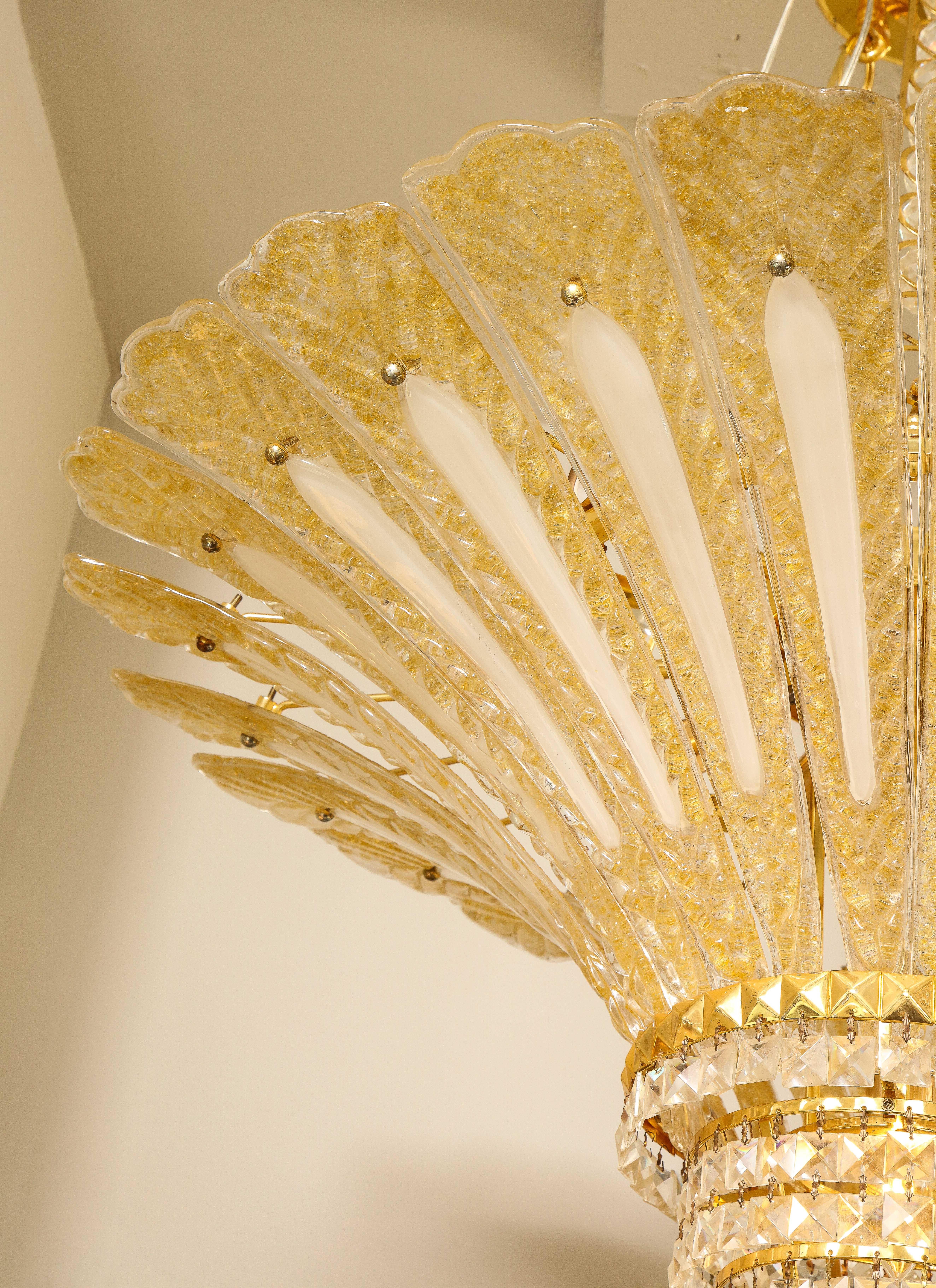 Large Vintage 24-Karat Gold-Flecked Murano Glass Palm Tree Chandelier In Good Condition In New York, NY