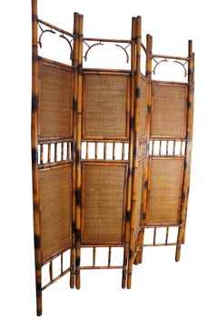 Grande divisorio vintage a 5 pannelli in bambù bruciato e rattan con schermo pieghevole da 96".