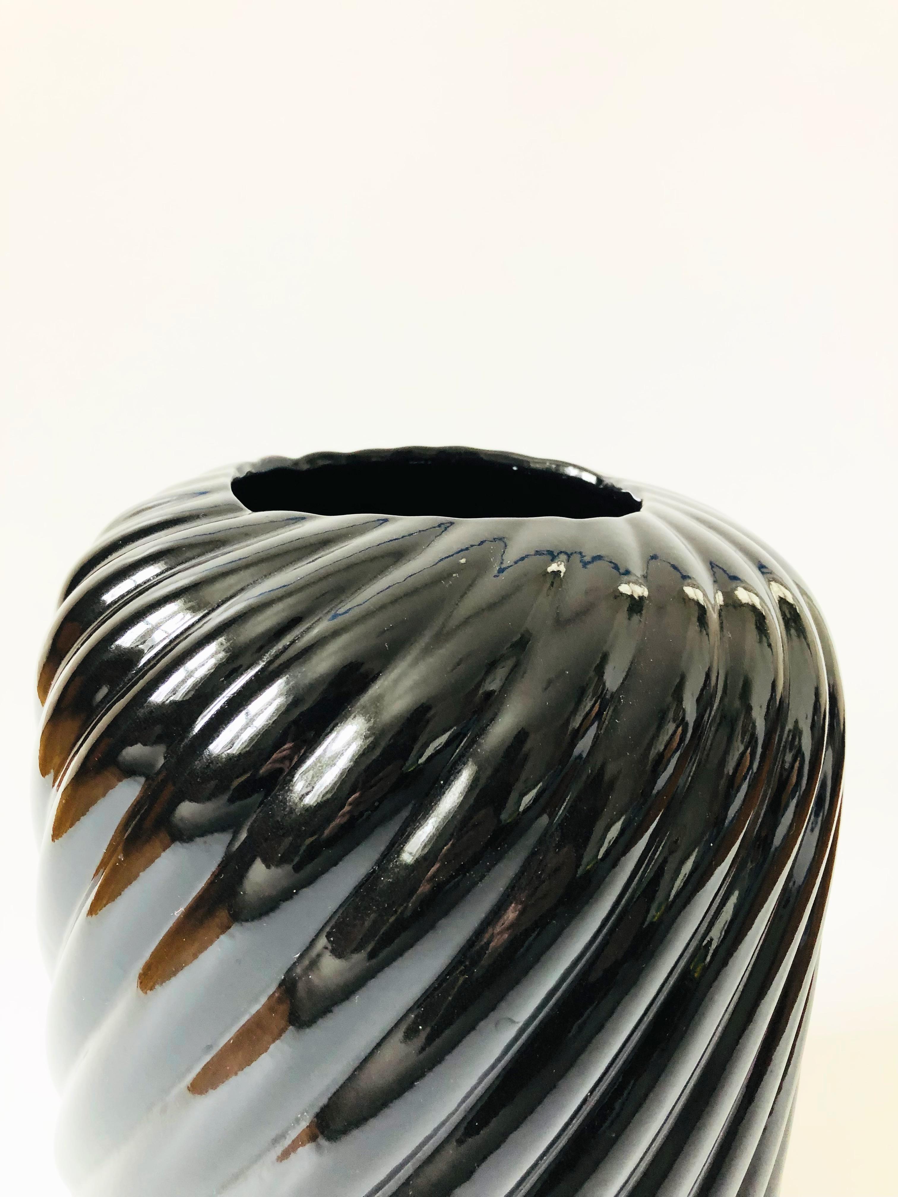 Post-Modern Large Vintage 80s Modern Black Ceramic Swirl Vase For Sale