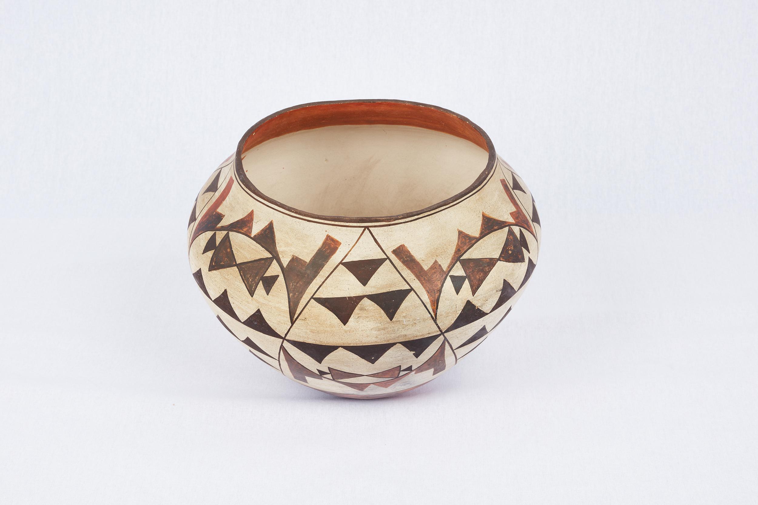 Large Vintage Acoma Polychrome Olla In Good Condition In Los Angeles, CA