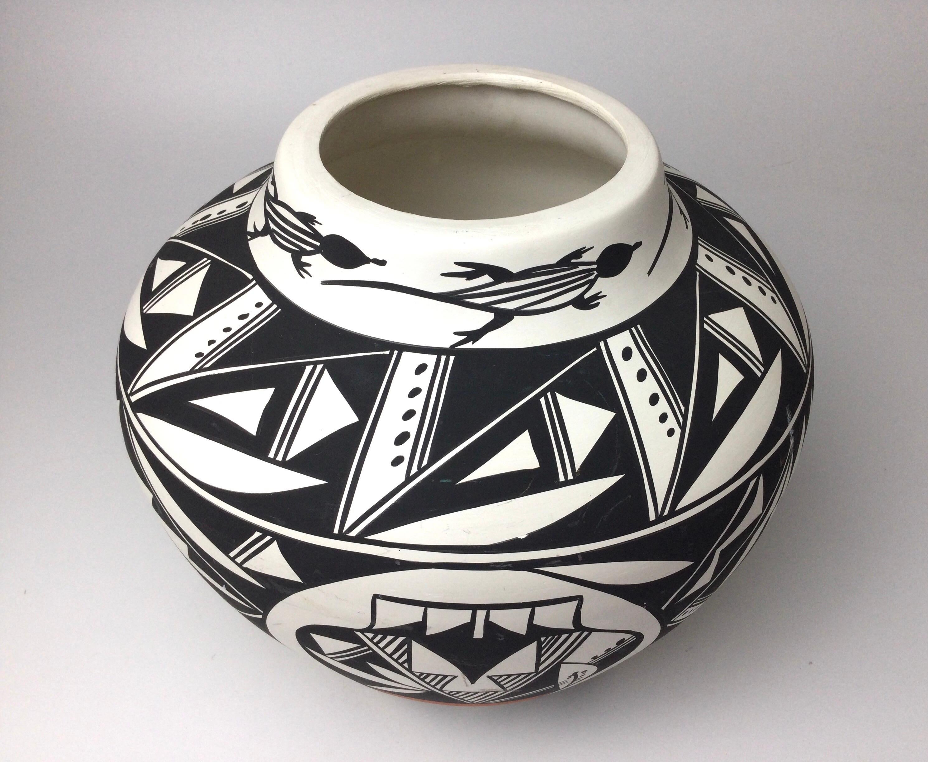 Large Vintage Acoma Signed Pottery Pot/Vase 11