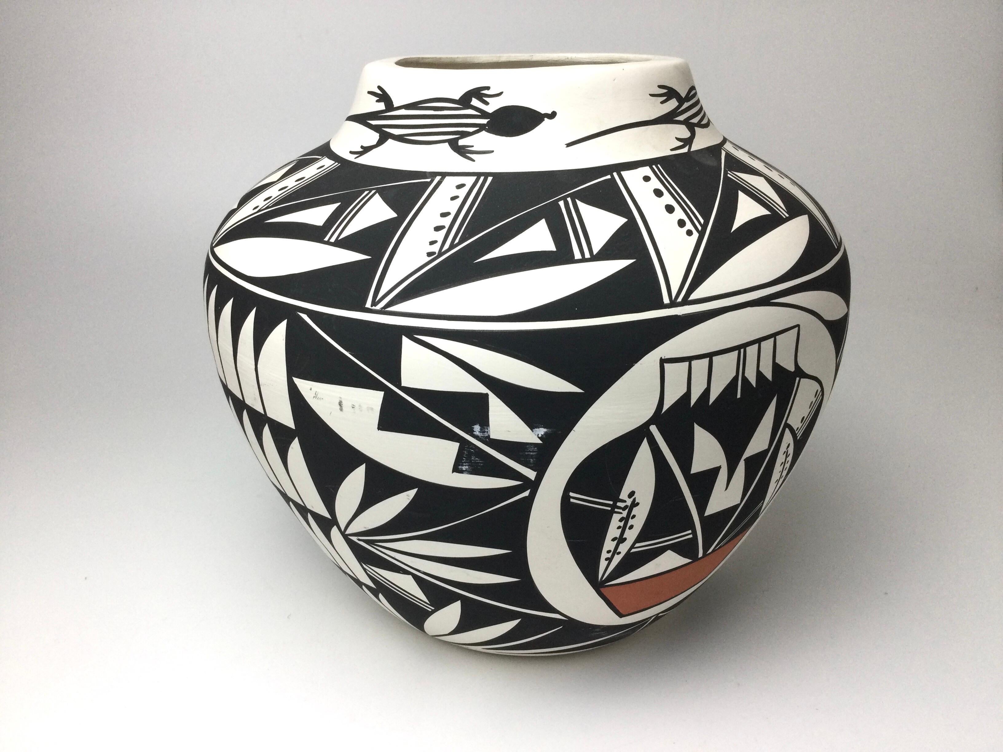 American Large Vintage Acoma Signed Pottery Pot Vase