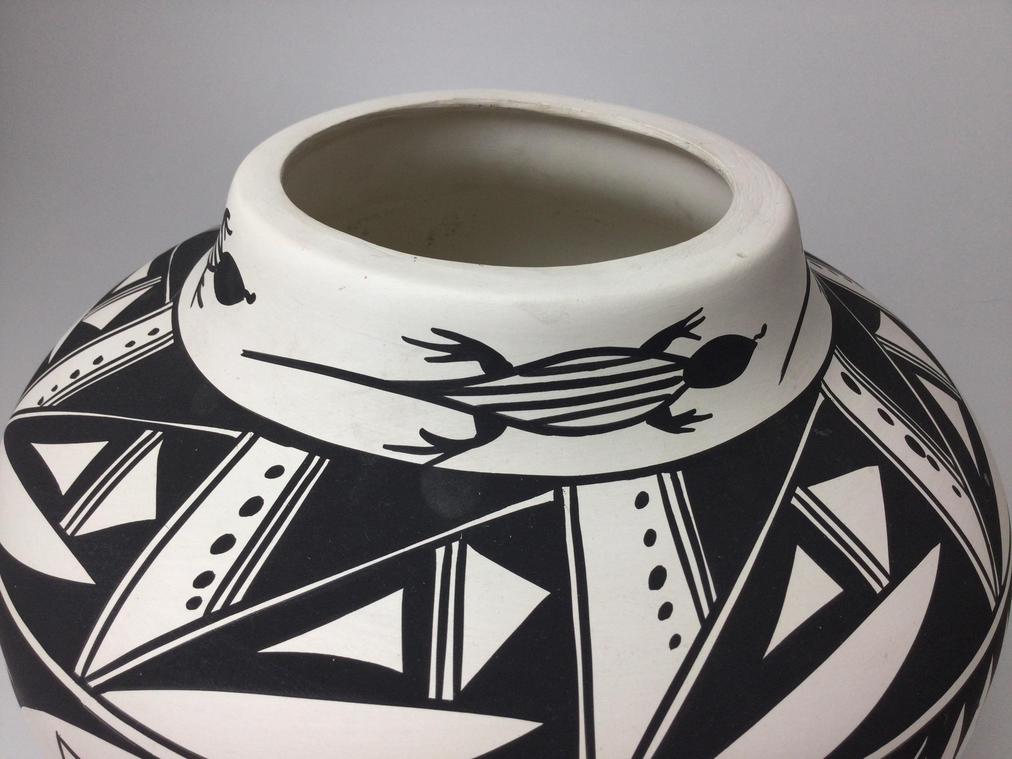 20th Century Large Vintage Acoma Signed Pottery Pot Vase