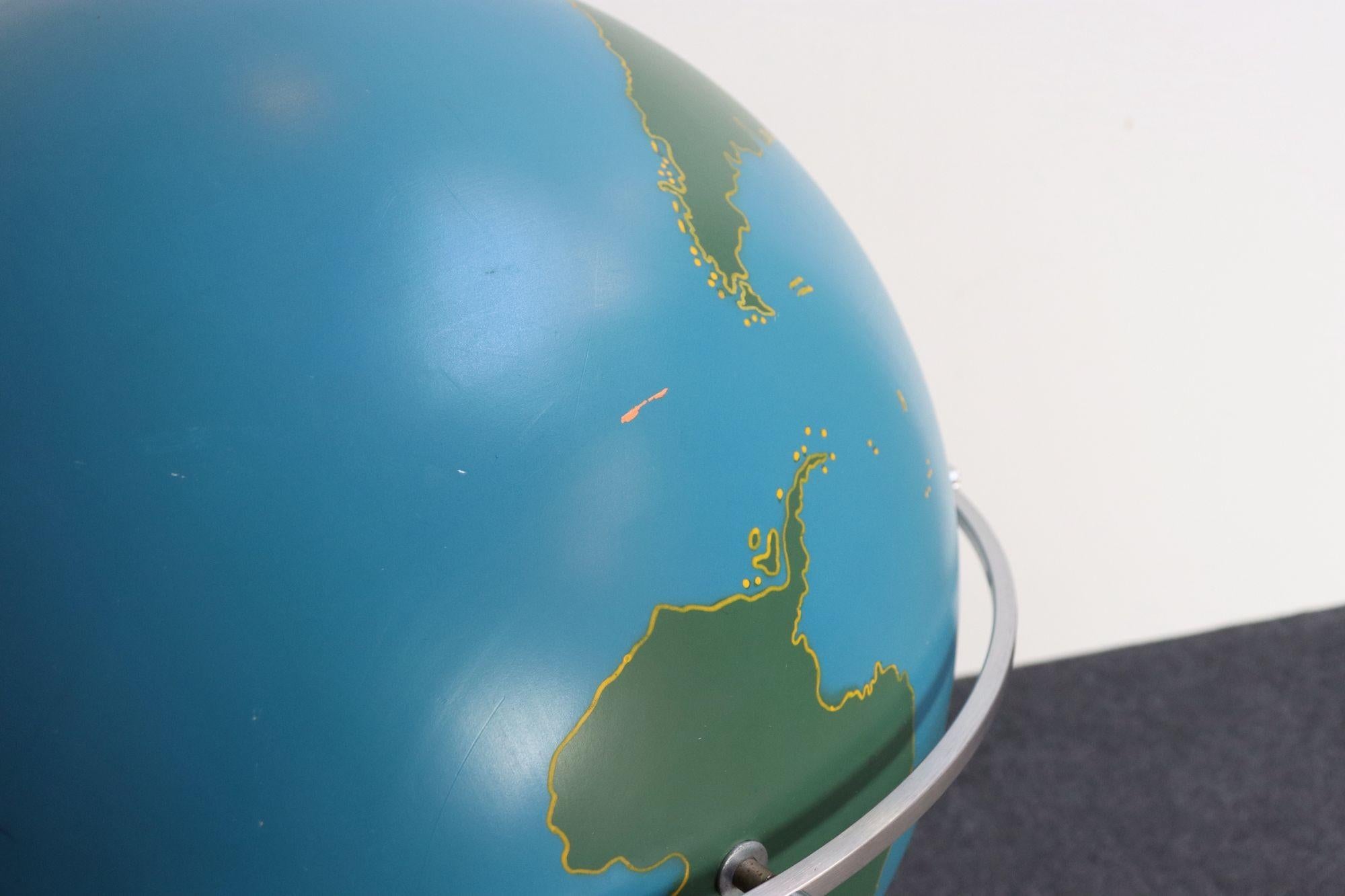 Grand Vintage A.J. Globe d'activité / militaire Nystrom à fixer au mur ou à poser sur une table en vente 6