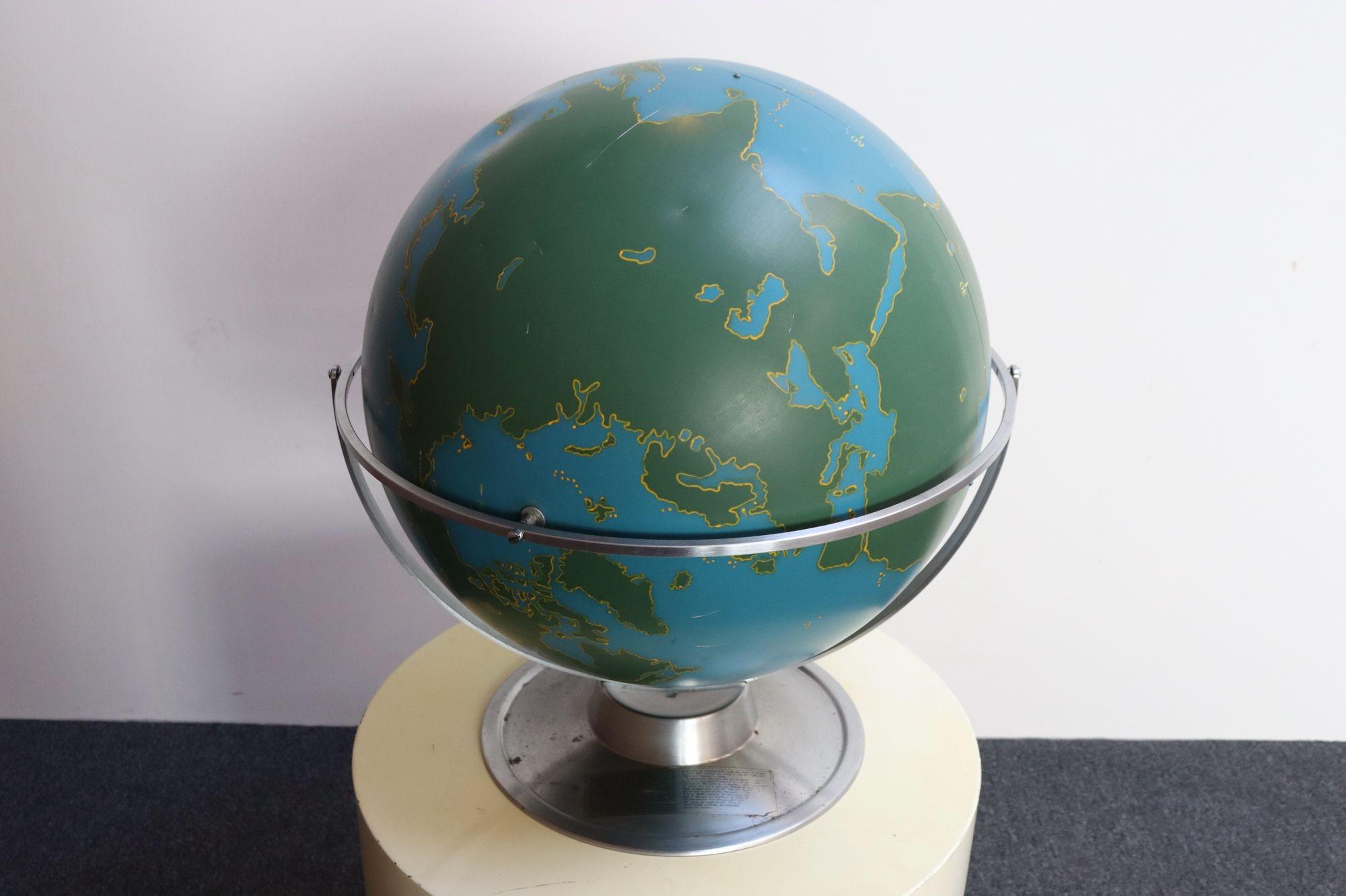 Américain Grand Vintage A.J. Globe d'activité / militaire Nystrom à fixer au mur ou à poser sur une table en vente