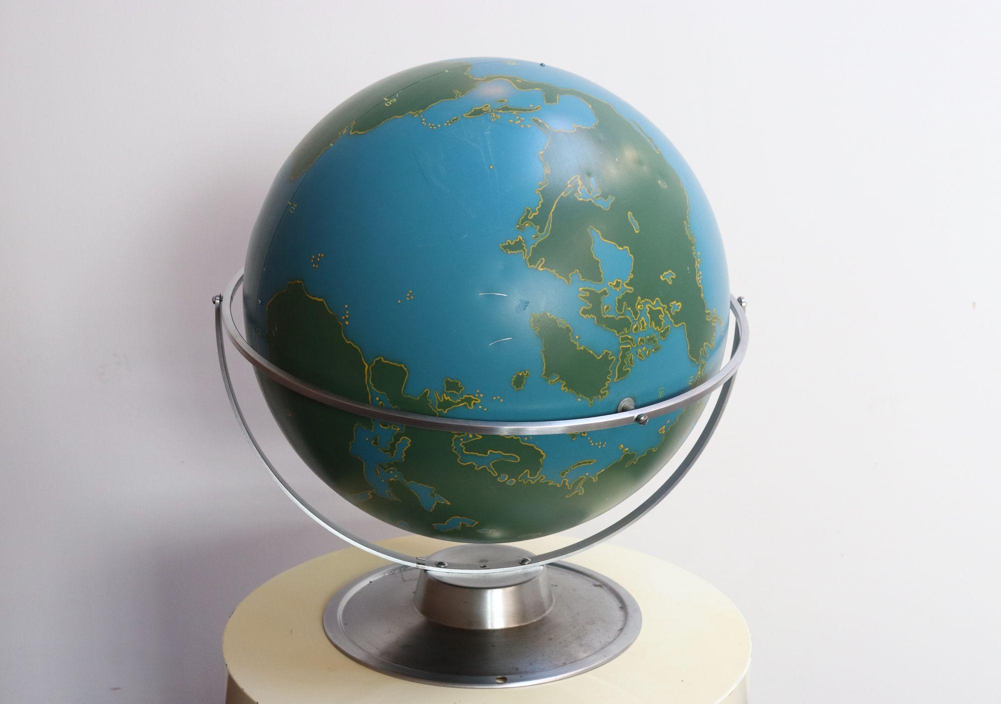 Grand Vintage A.J. Globe d'activité / militaire Nystrom à fixer au mur ou à poser sur une table Bon état - En vente à Brooklyn, NY