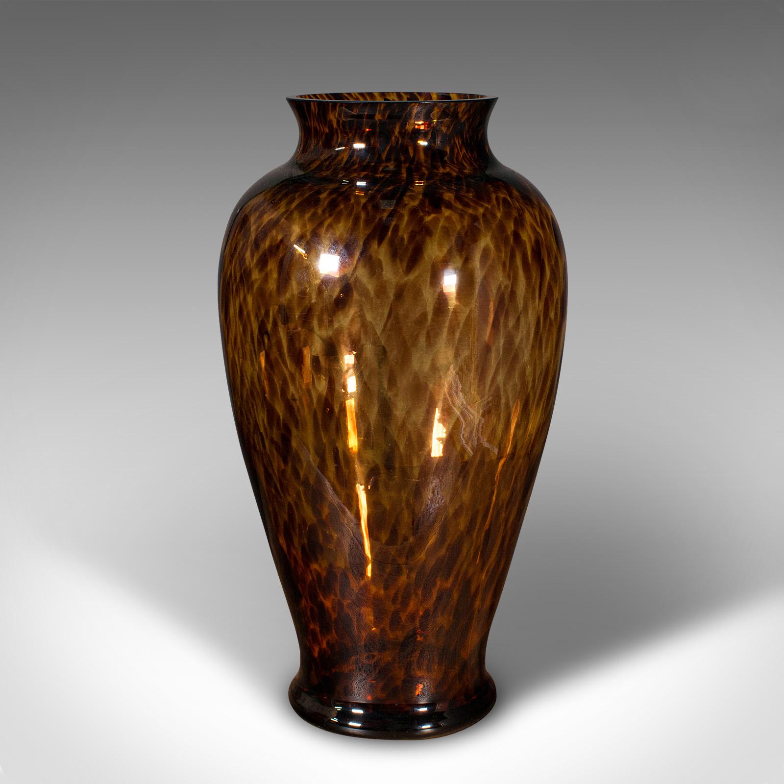 This is a large vintage amber flower vase. An Italian, art glass baluster urn with decorative pattern, dating to the late 20th century, circa 1970.

Fascinating period decor, with great colour
Displaying a desirable aged patina throughout - tiny