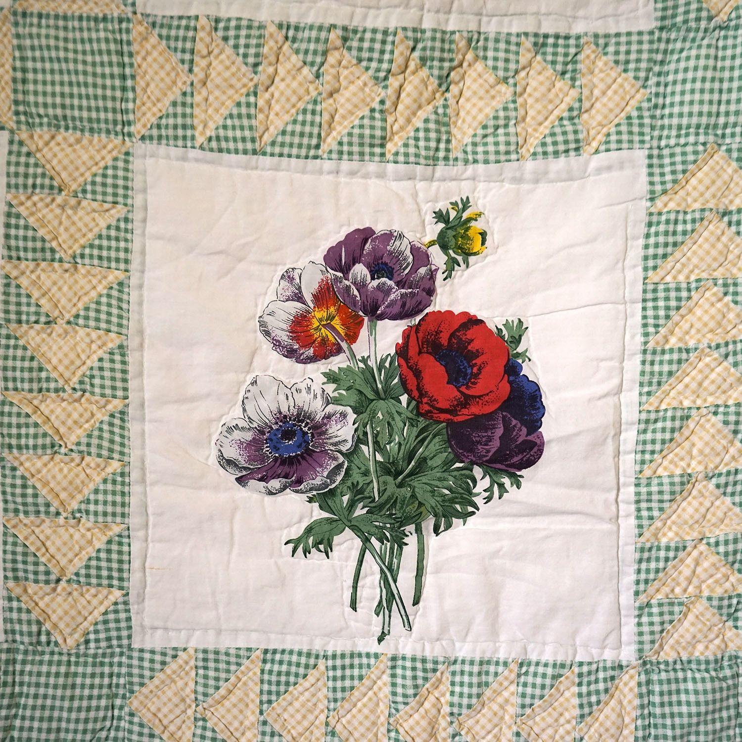Large Vintage American Hand-Stitched Floral Patchwork Quilt, 20th Century 3