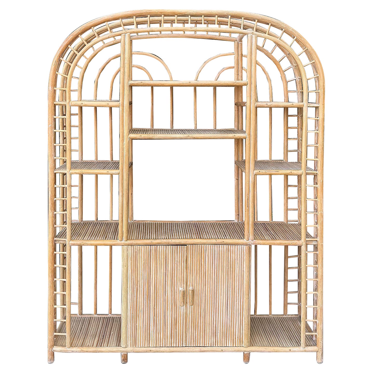 Große gewölbte Vintage-Rattan-Etagere für die Küste, Regale und Aufbewahrung im Angebot