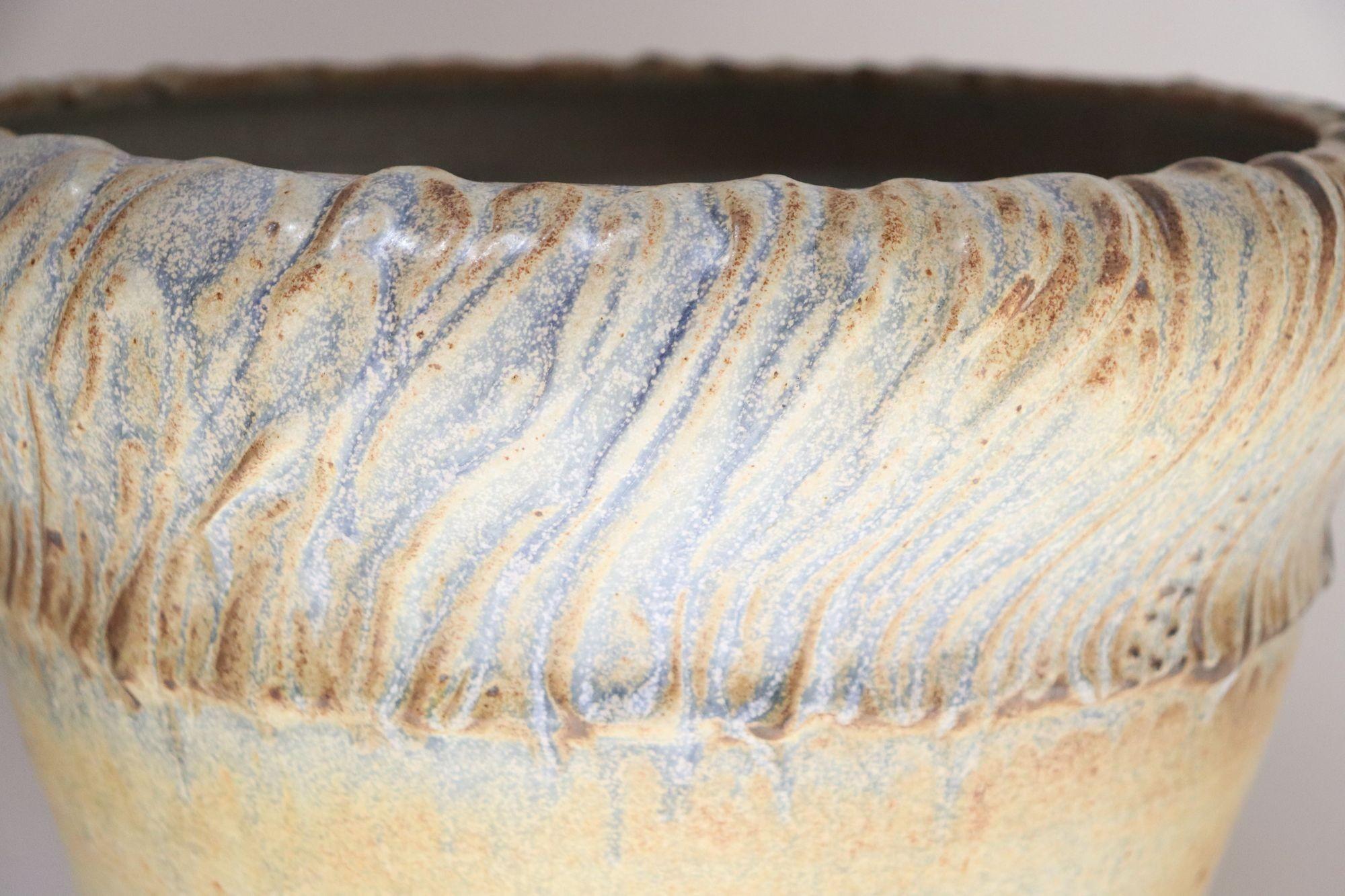 Große architektonische Vintage Keramik Oceanic Pflanzgefäß Vase von Deanna Nichols im Angebot 4