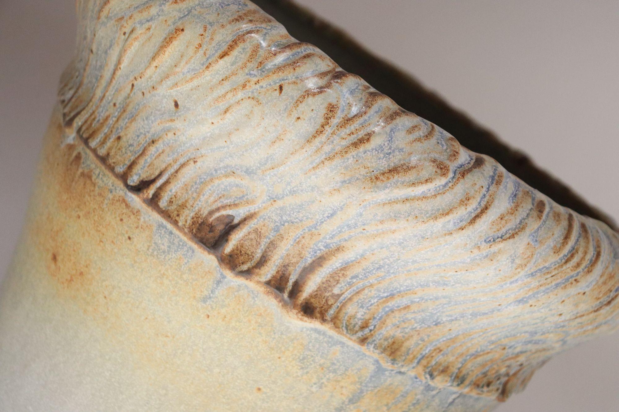 Große architektonische Vintage Keramik Oceanic Pflanzgefäß Vase von Deanna Nichols im Angebot 5