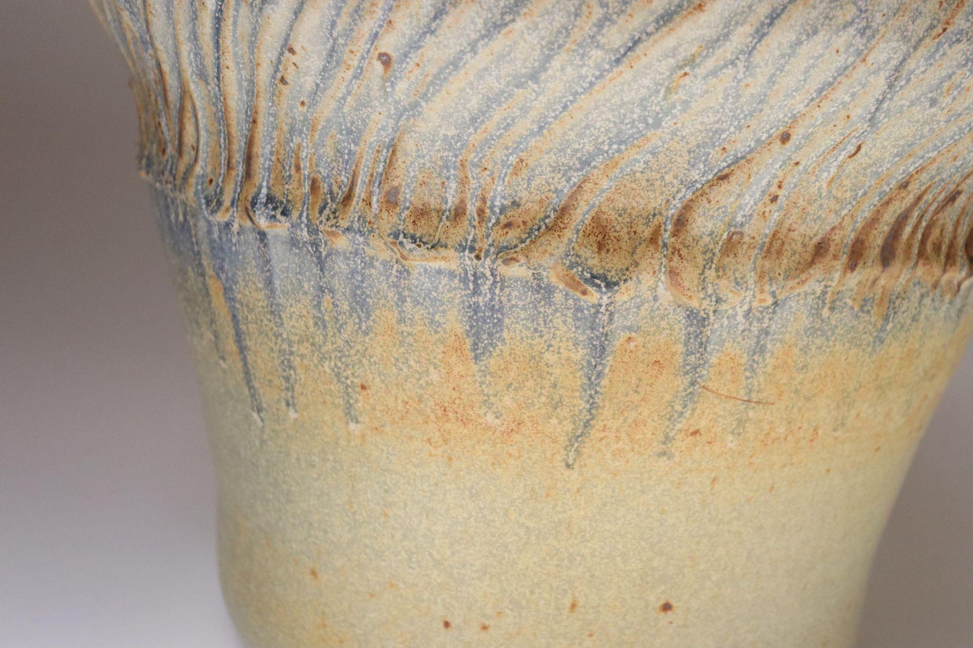 Große architektonische Vintage Keramik Oceanic Pflanzgefäß Vase von Deanna Nichols im Angebot 8