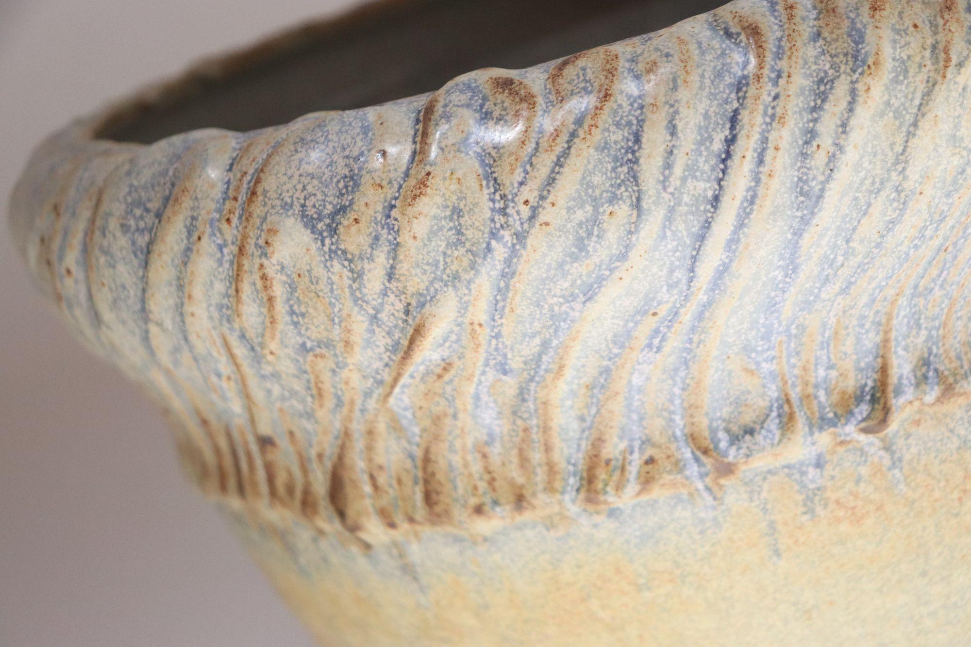 Große architektonische Vintage Keramik Oceanic Pflanzgefäß Vase von Deanna Nichols im Angebot 9