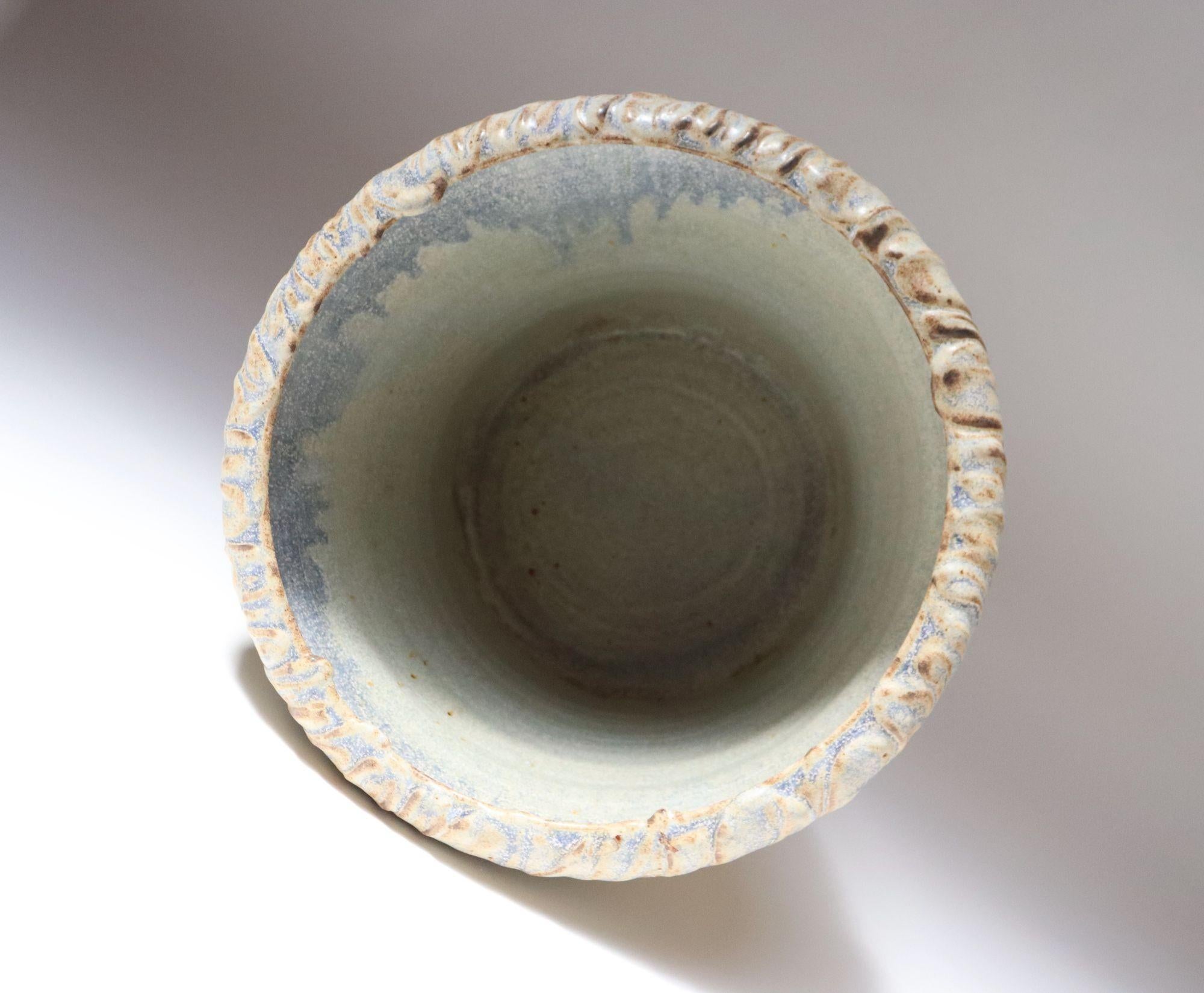 Große architektonische Vintage Keramik Oceanic Pflanzgefäß Vase von Deanna Nichols (Ende des 20. Jahrhunderts) im Angebot